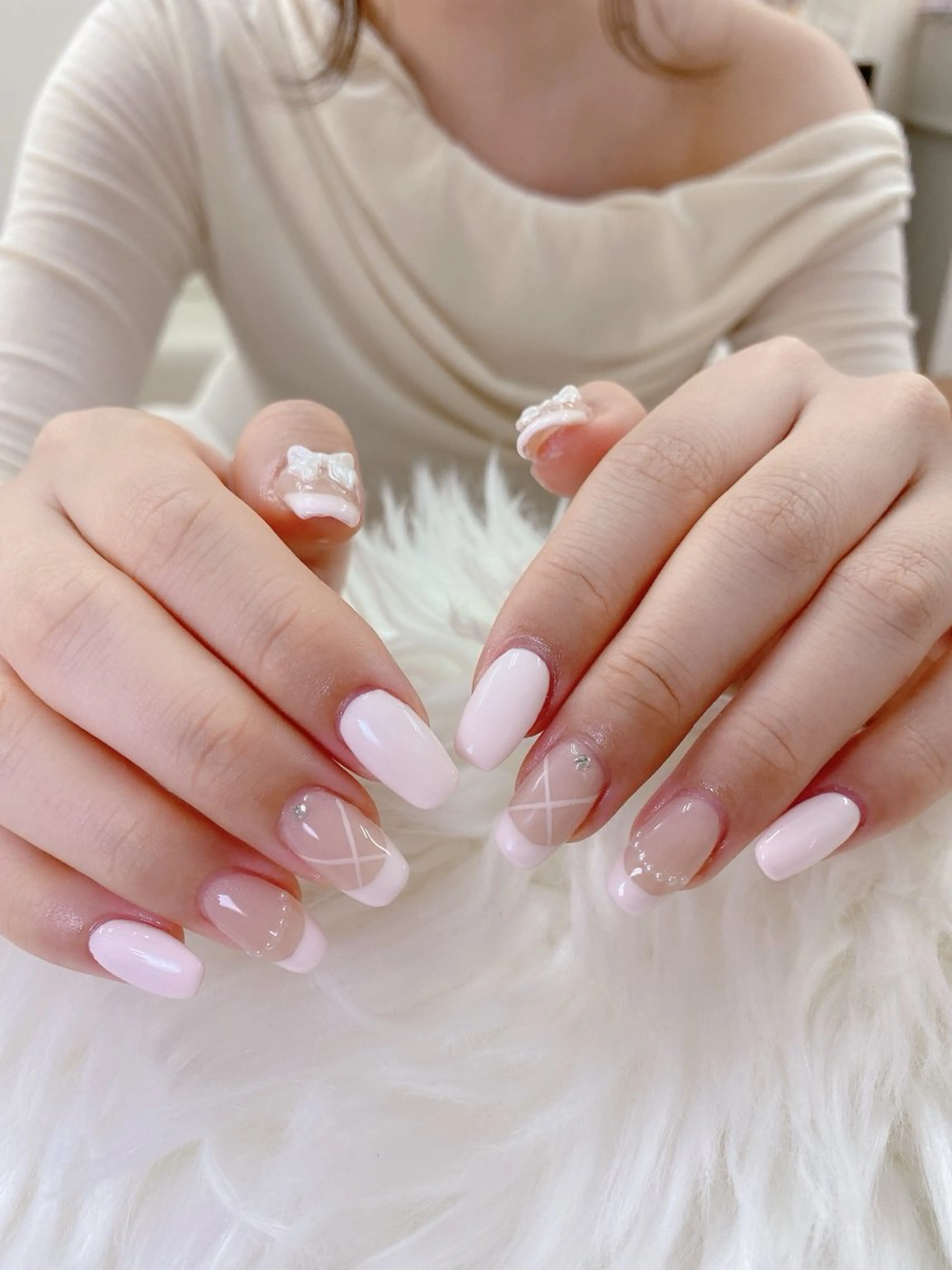 ネイル フレンチネイル グラデーション キラキラネイル 韓国ネイル マグネットネイル ハンドネイル ハンドケア Hara Nail 【パラジェル使用】のネイルデザイン