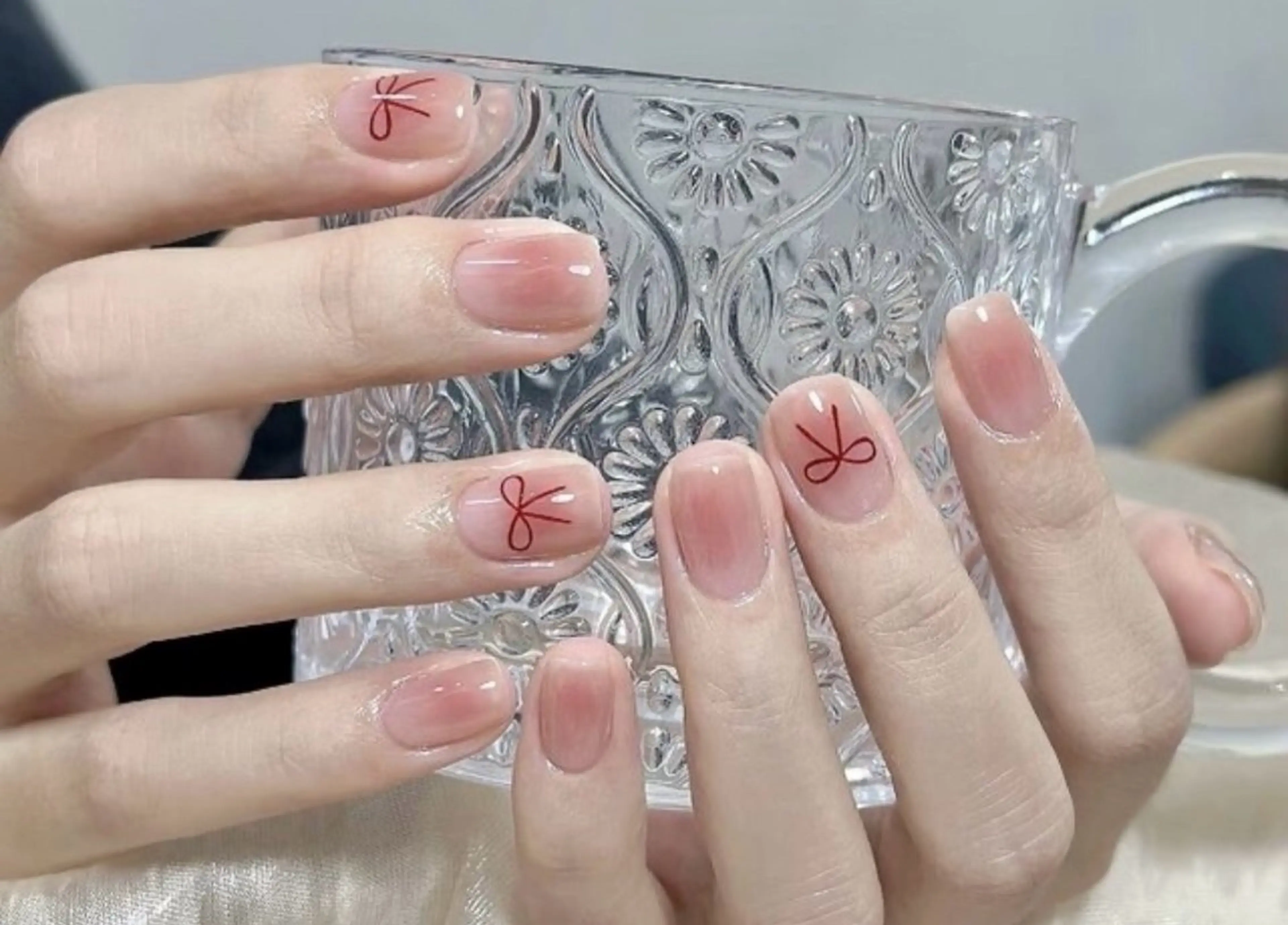 🩷新人ネイリスト🩷HANDチークネイル（オフなし）パーツ追加🆗（別料金）の写真