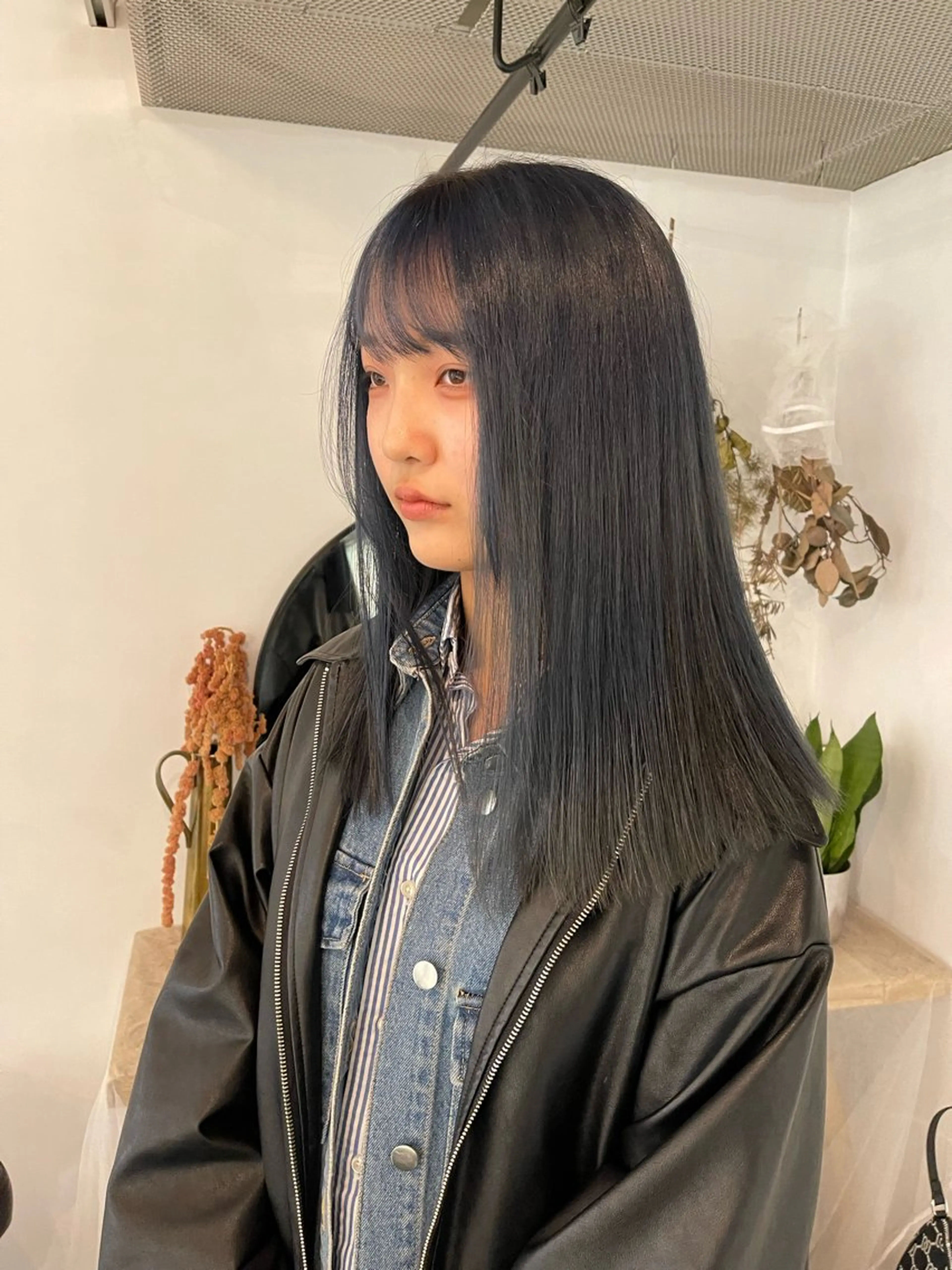 ミディアム カラー ブルーカラー ブルーグレー ブルーグレージュ グレージュ ボブ/レイヤー /河内温太のヘアスタイル