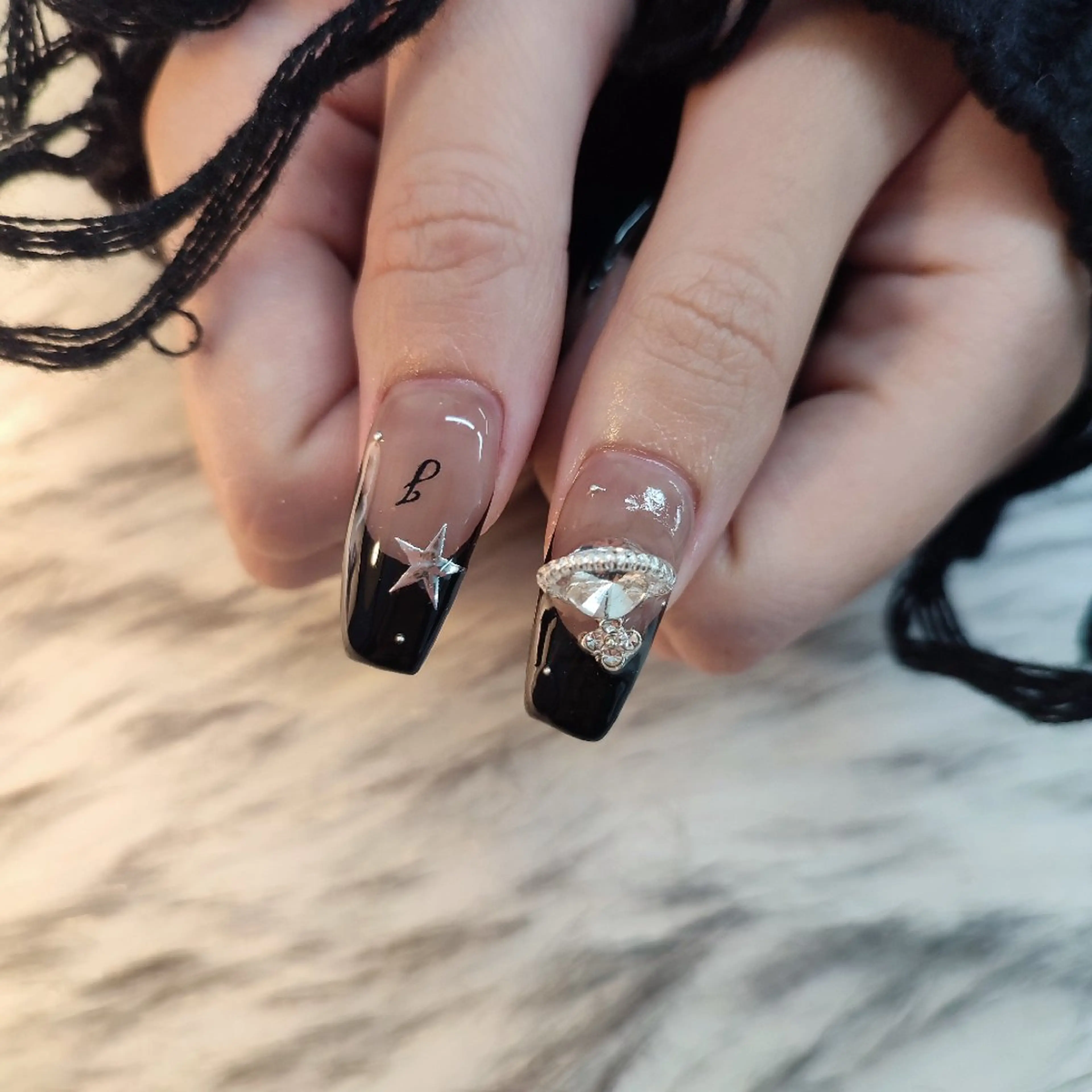 ネイル ハンドネイル RUNWAY 　　の眉毛・アイブロウイメージ