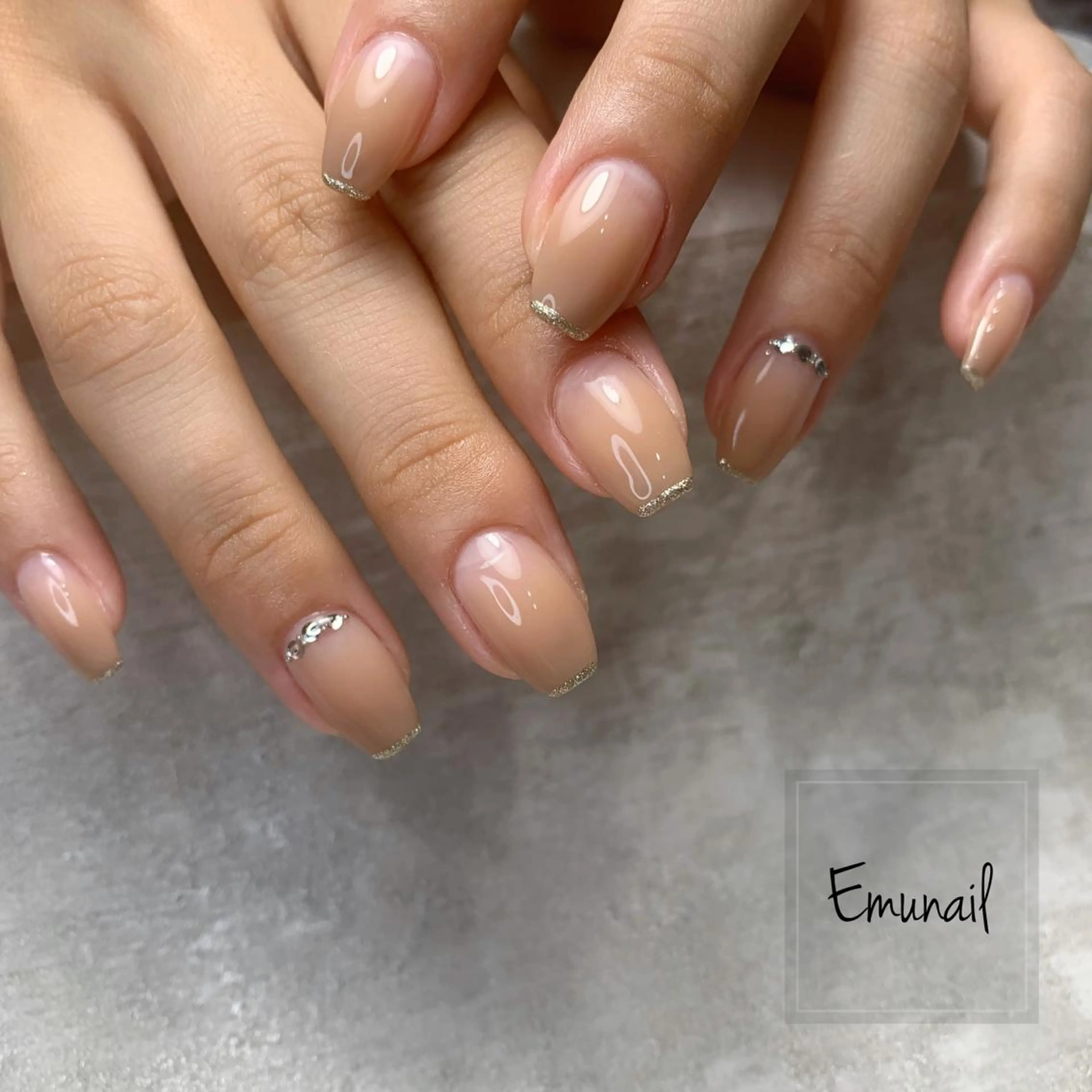 ネイル ラメ(グリッター) ストーンネイル Emu Nailのネイルデザイン