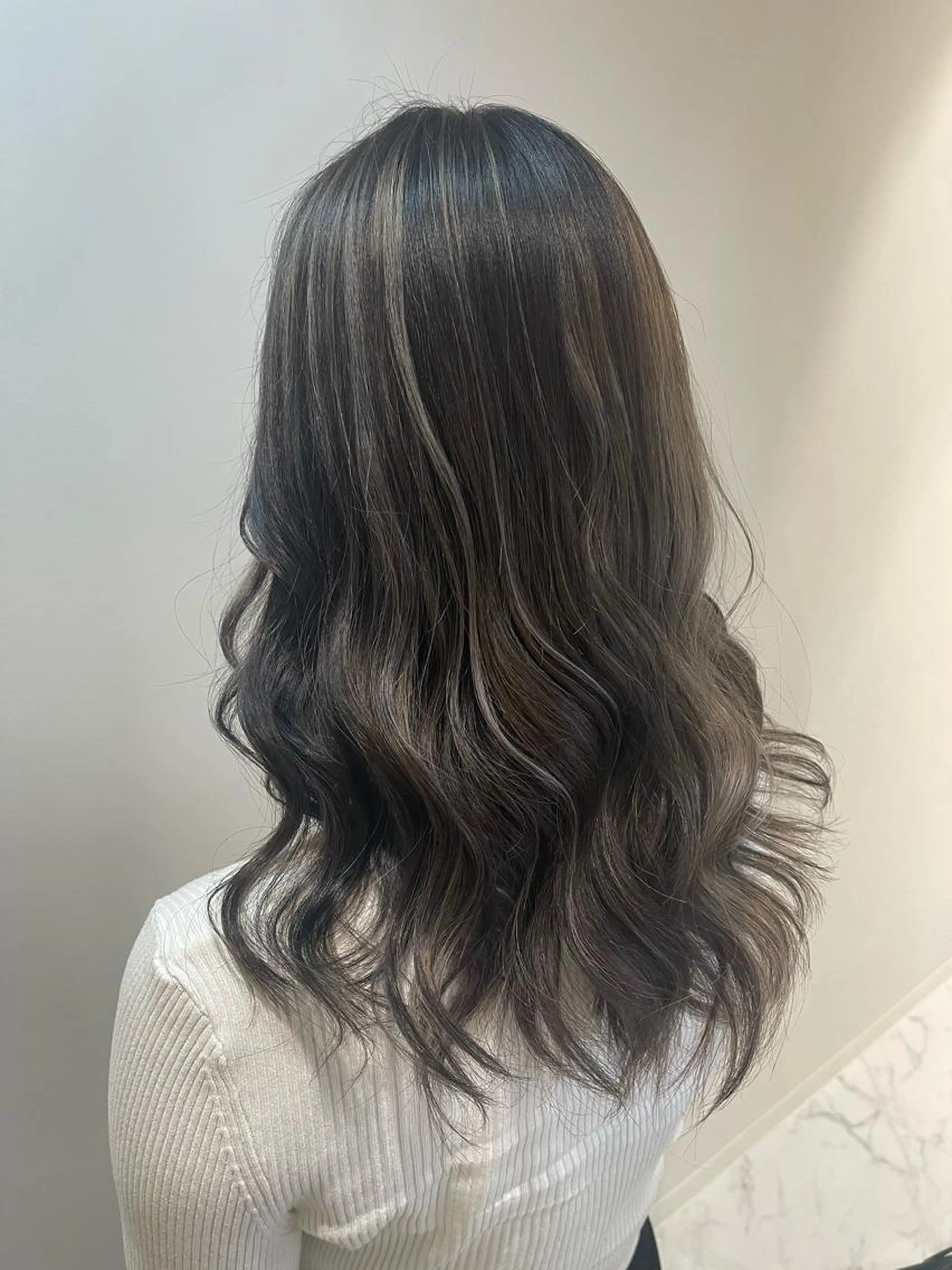 【ダメージ94%軽減💫ケアブリーチ】コントラストハイライトカラー＋1stepトリートメントの写真