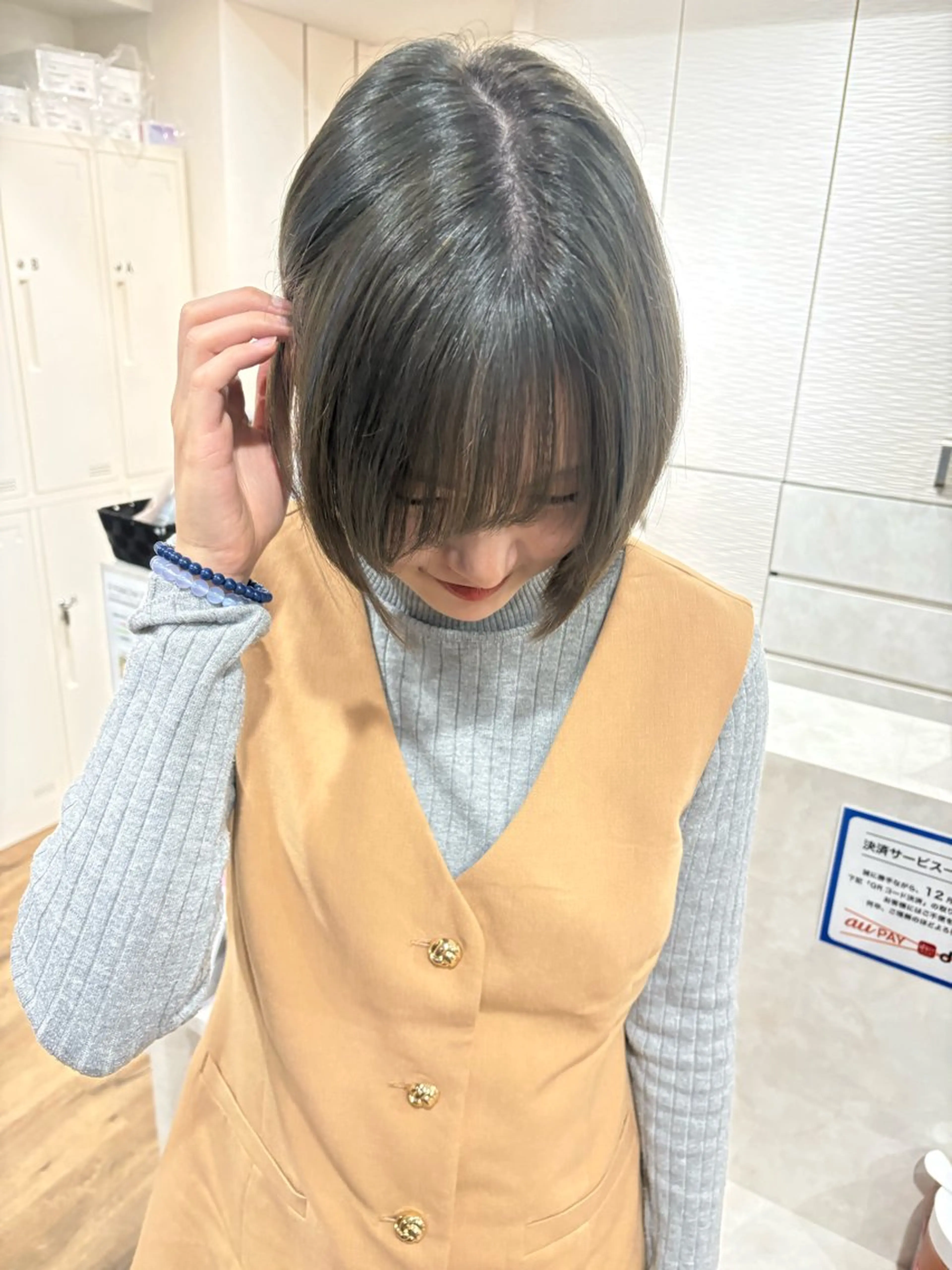 カラー ブリーチ ダブルカラー 岸田 麻友香のヘアスタイル