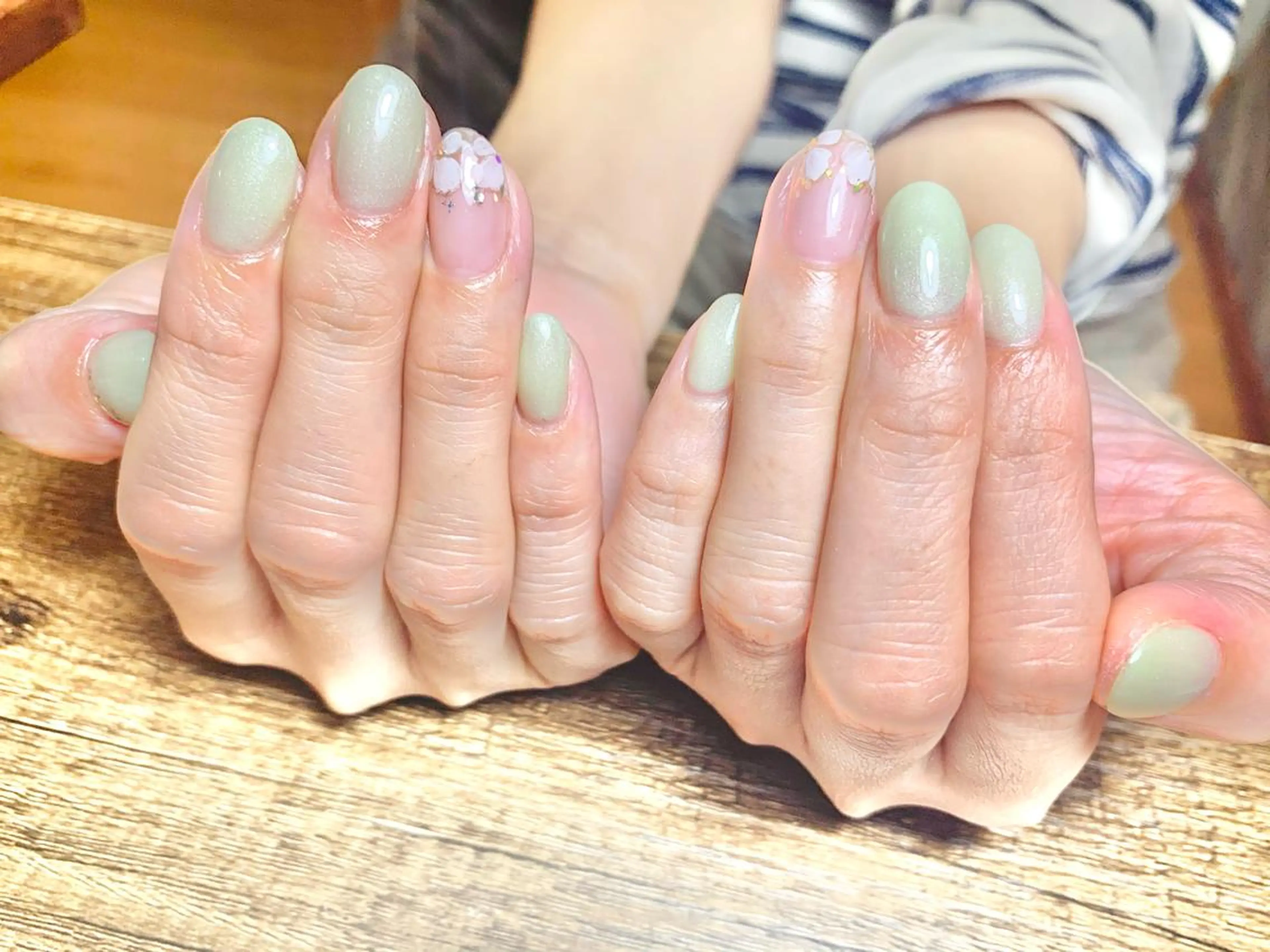 ネイル ハンドネイル ハンドケア うる艶/透明感 Rirashaのネイルデザイン