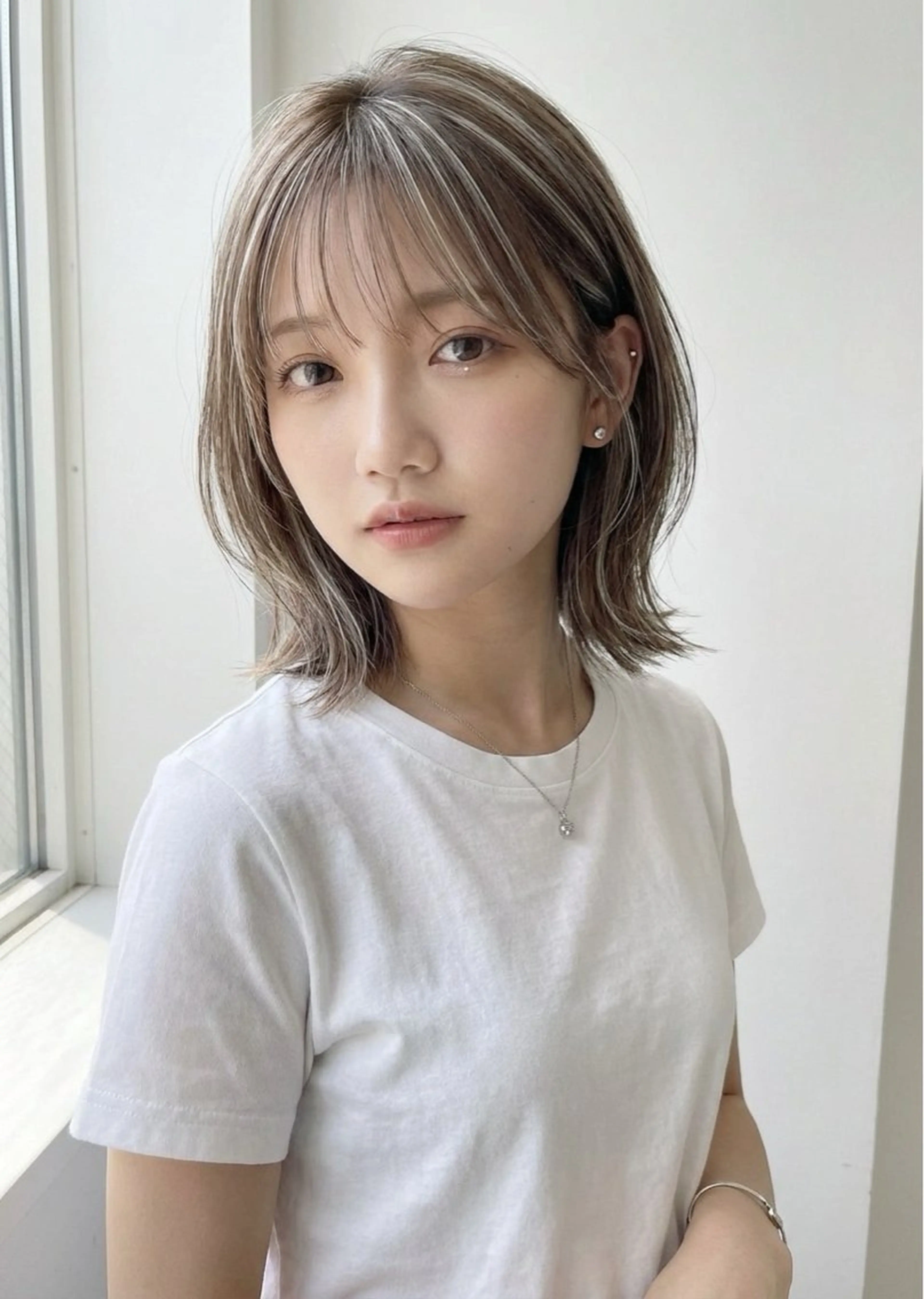 ミディアム カラー 透明感カラー ハイライトカラー 顔まわりレイヤー ハイライト レイヤーカット [透明感ハイライト] 加藤のヘアスタイル