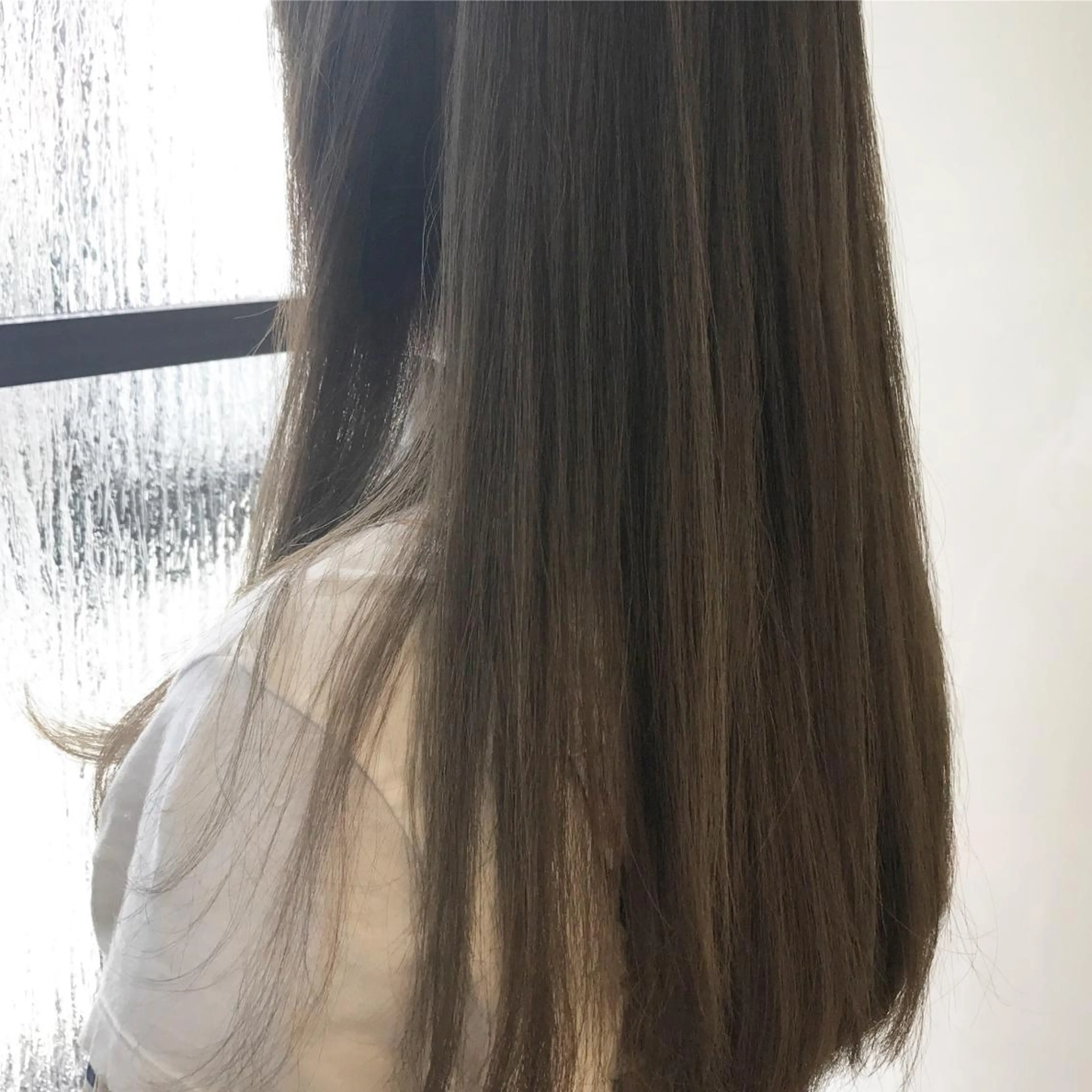 ロング カラー アディクシーカラー ブリーチ ブルーカラー ブルージュ グレージュ 二宮 早智子のヘアスタイル