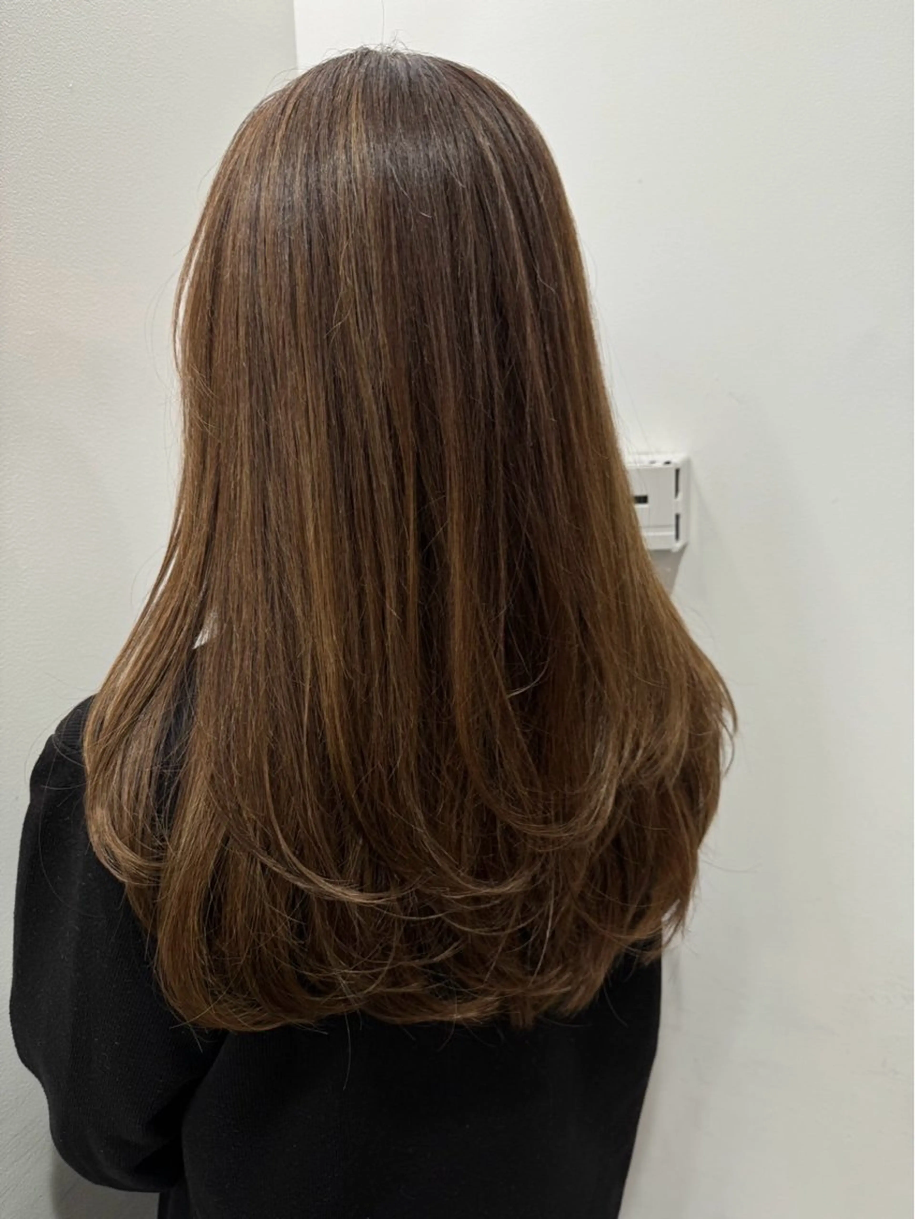 セミロング レイヤーカット air-yokohama所属・青木 翔海のヘアスタイル