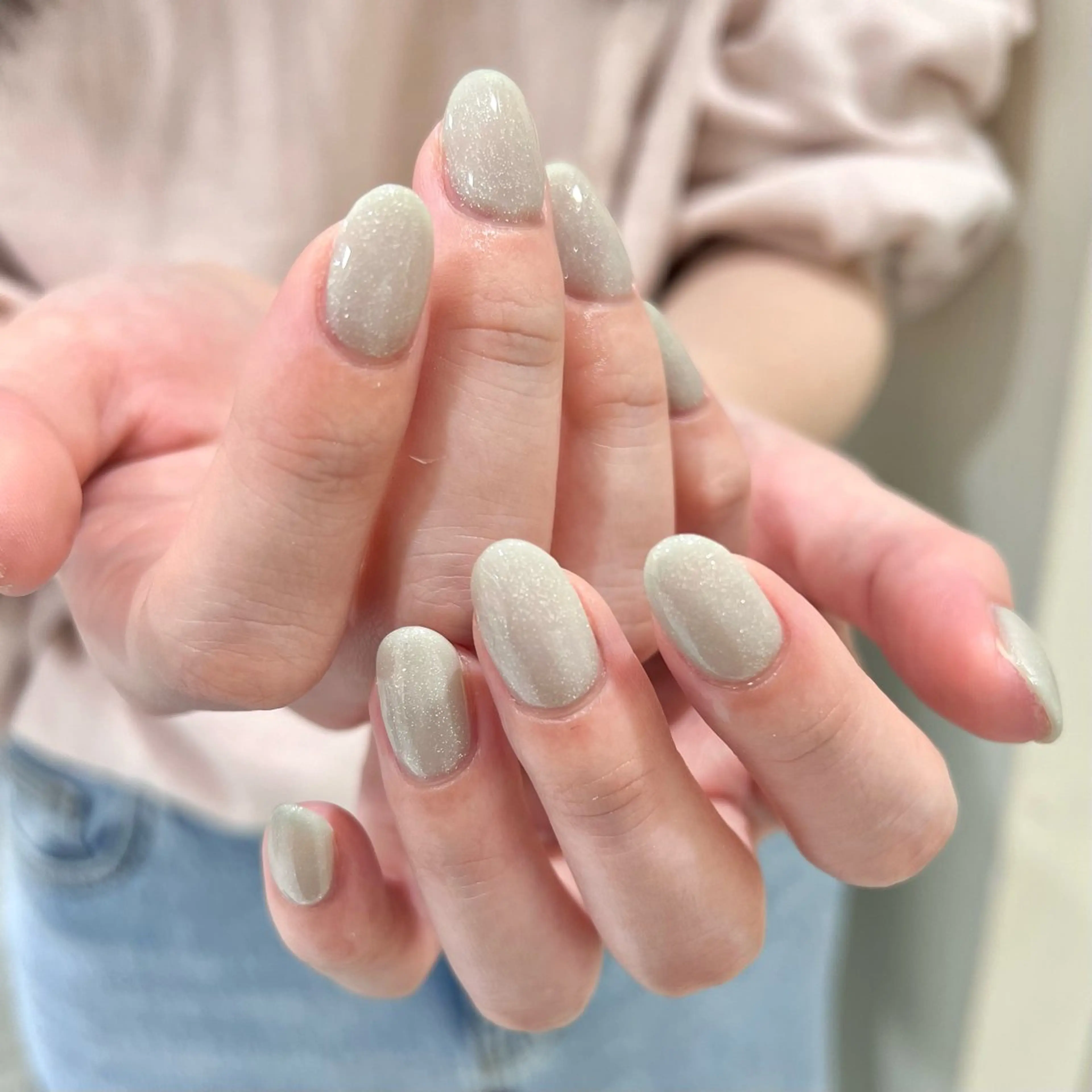 ネイル グリーン ラメ(グリッター) 春ネイル ハンドネイル 🎀チーク/ちゅるん 🫧chisa🎀のネイルデザイン