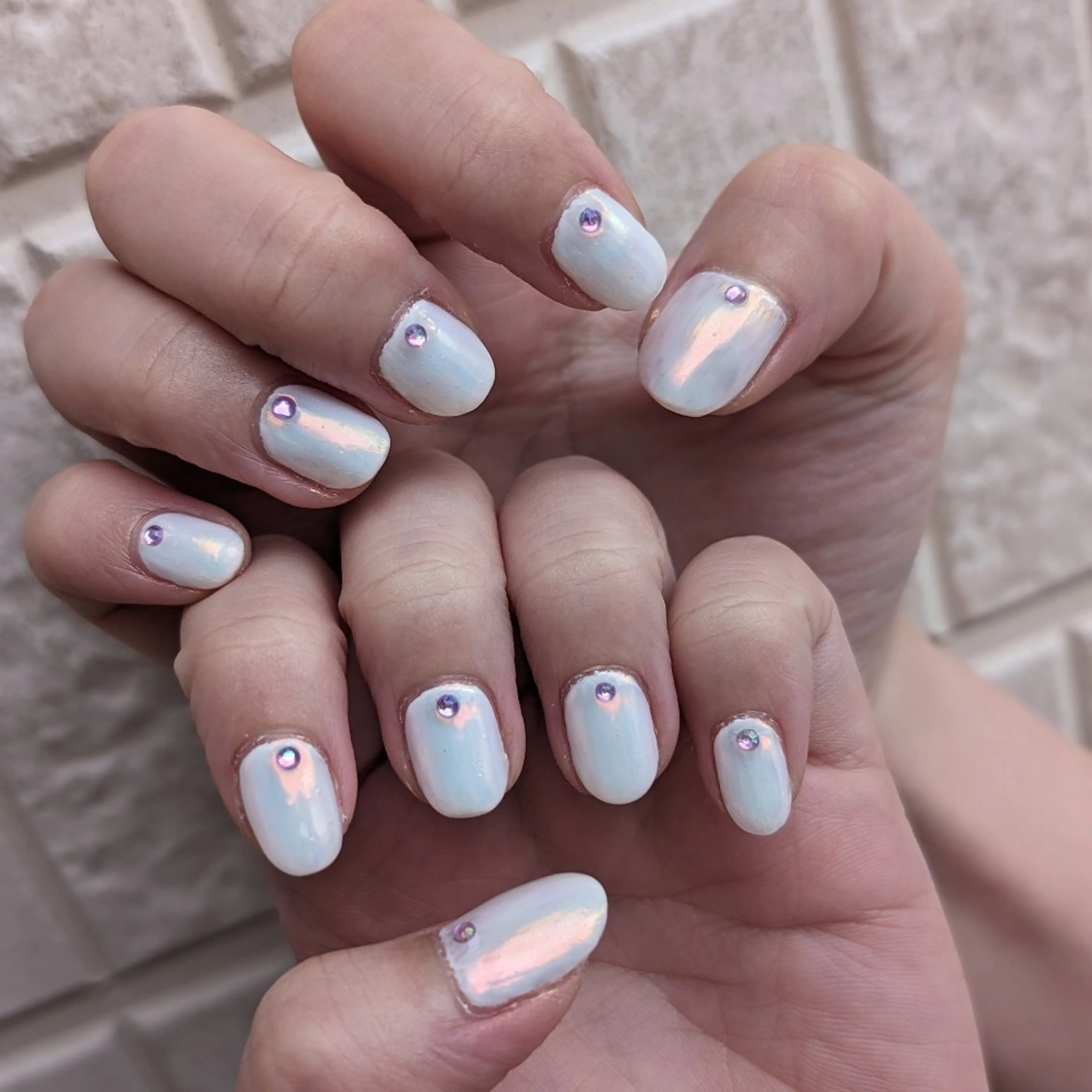 ネイル オーロラネイル ショートネイル シンプルネイル 春ネイル ハンドネイル MANA MANAのネイルデザイン