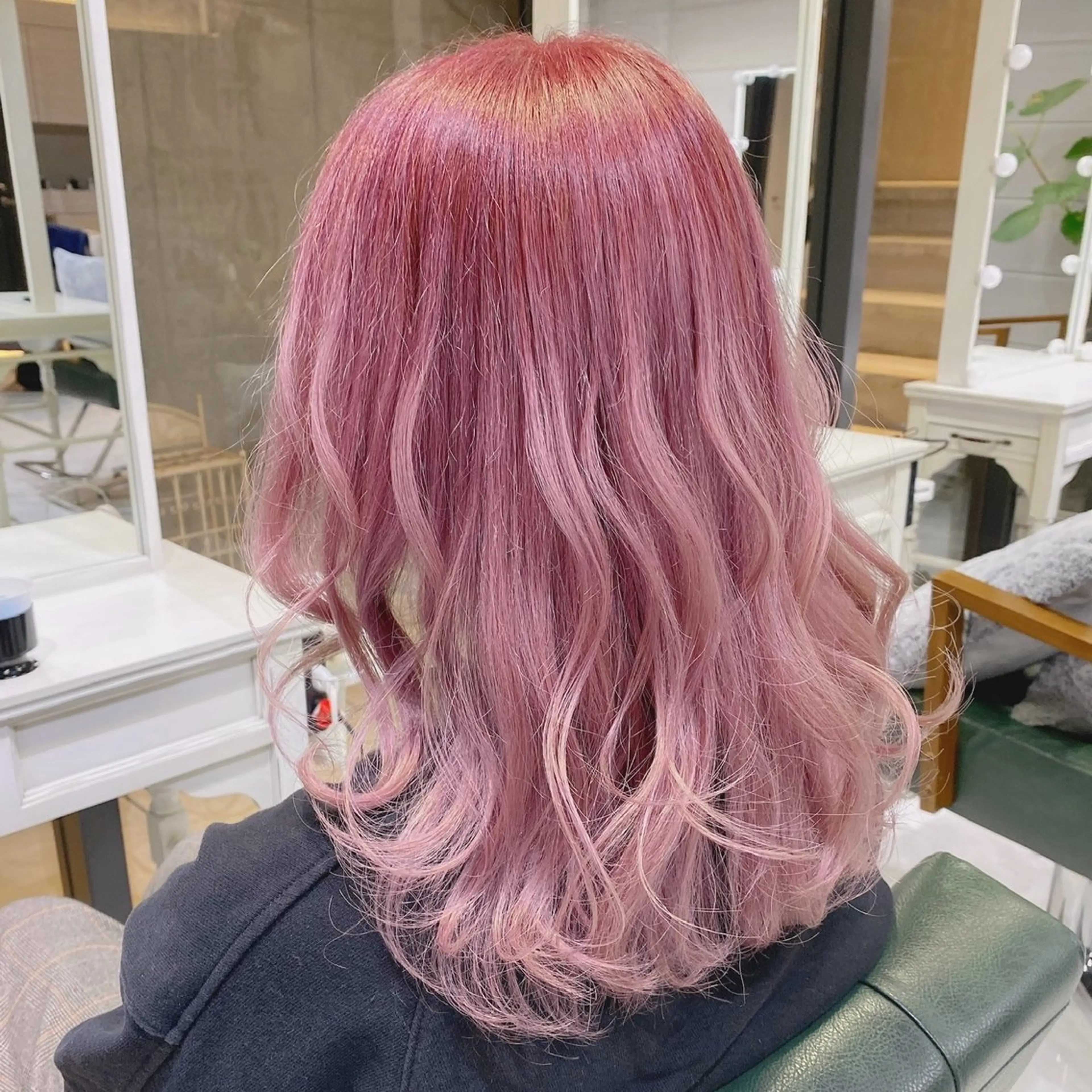 セミロング カラー ブリーチ デザインカラー ハイトーンカラー ピンクカラー ヘアカラー トリートメント DAYS Men’sのヘアスタイル