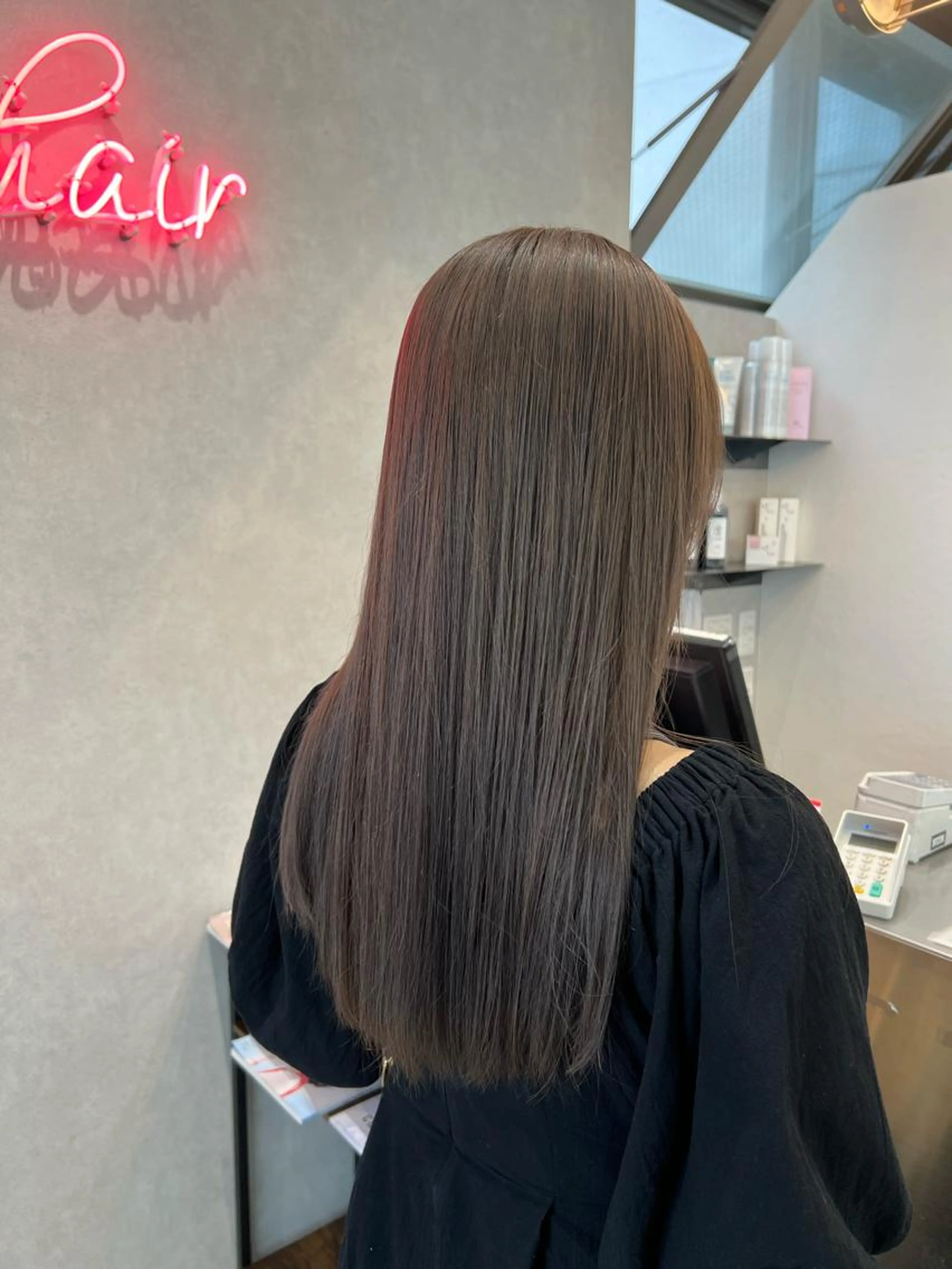 💇‍♀️ サラサラ艶髪　💇‍♀️カット+縮毛矯正(ダメージケア)+超音波トリートメント土日祝日料金＋1100円の写真