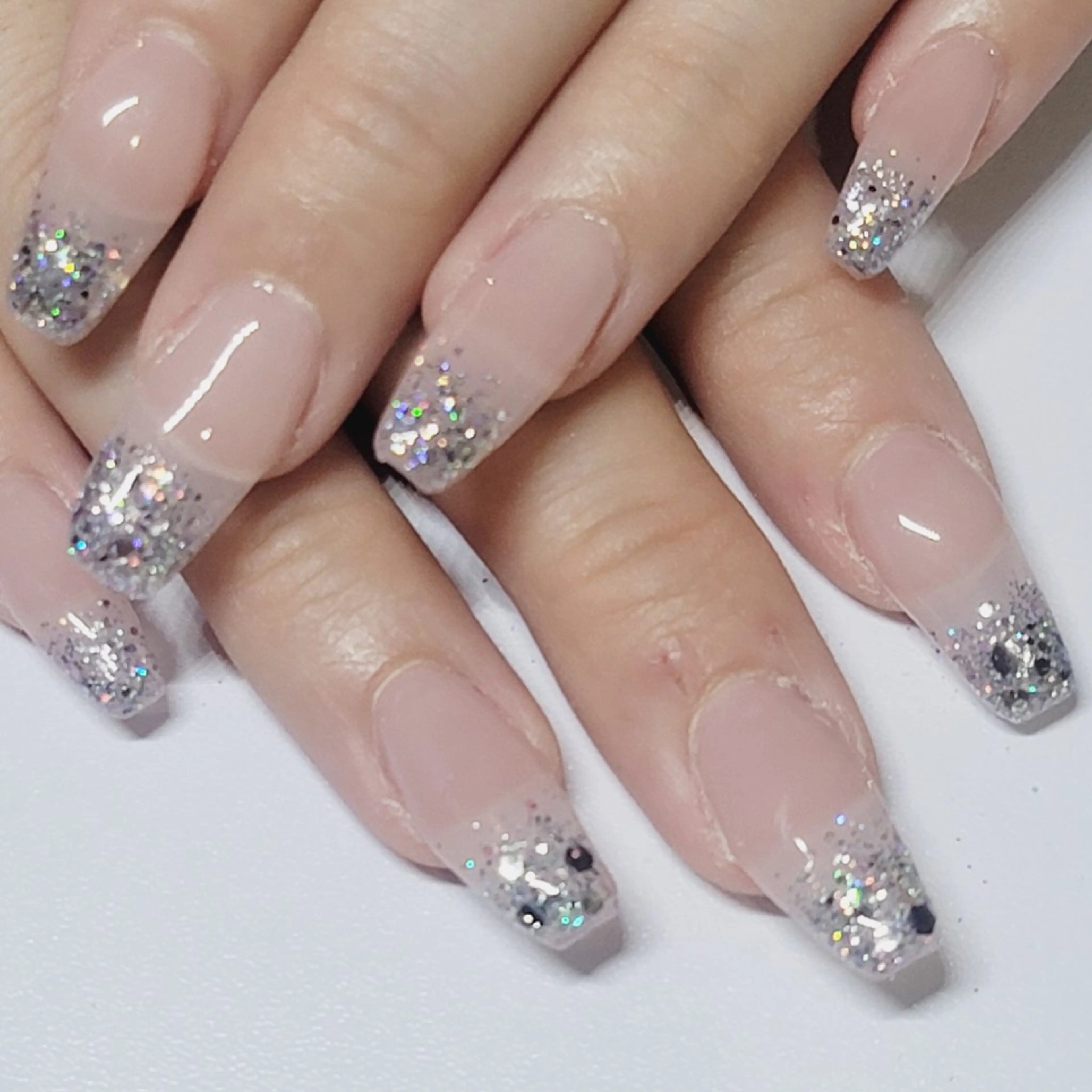 ネイル オーロラネイル グラデーション キラキラネイル ラメ(グリッター) シルバー ハンドネイル よしだ ひろきのネイルデザイン