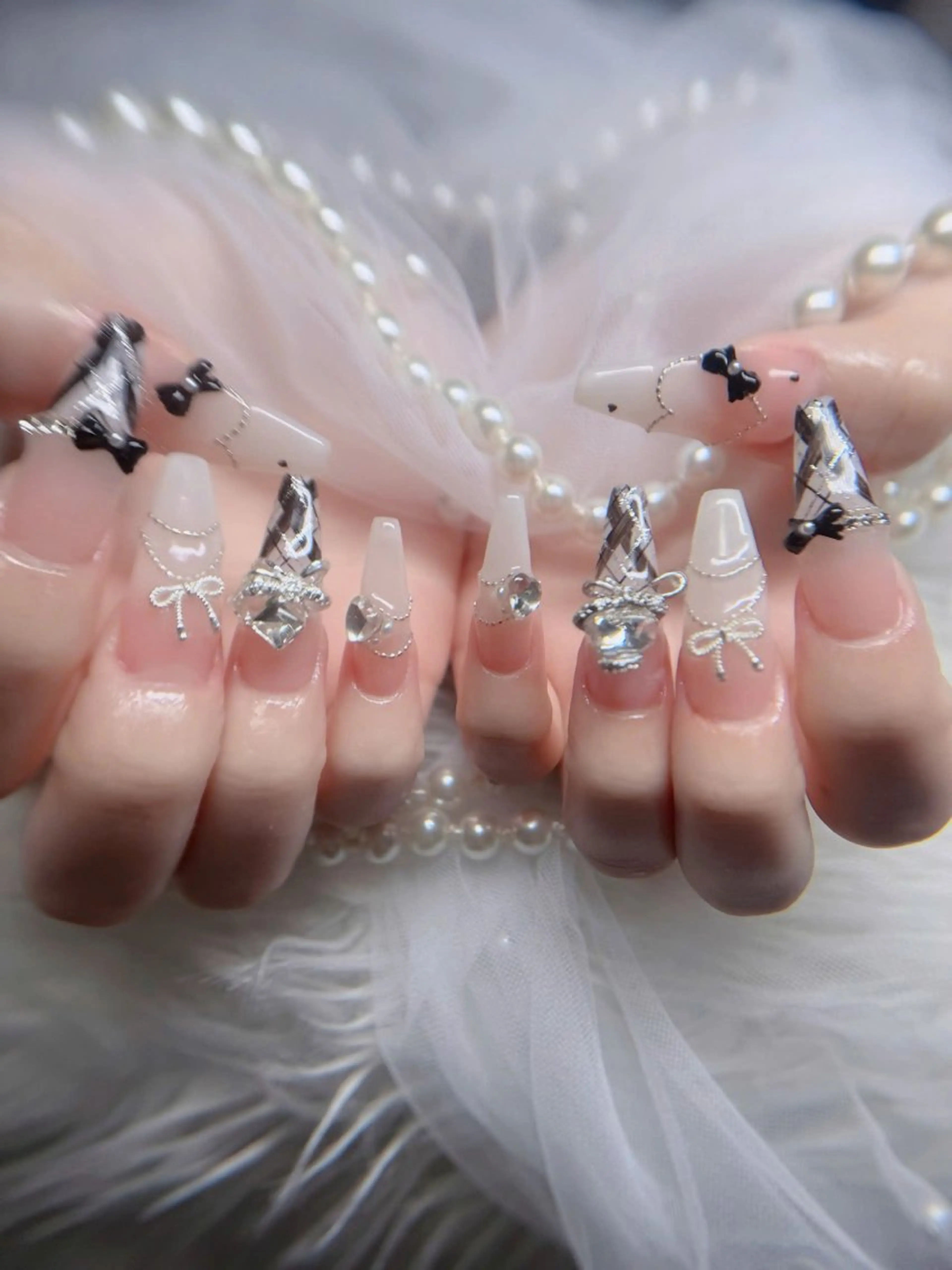 ネイル オーロラネイル フレンチネイル ジェルネイル ハロウィン 韓国ネイル ハンドネイル H.baby Nail Salonのネイルデザイン