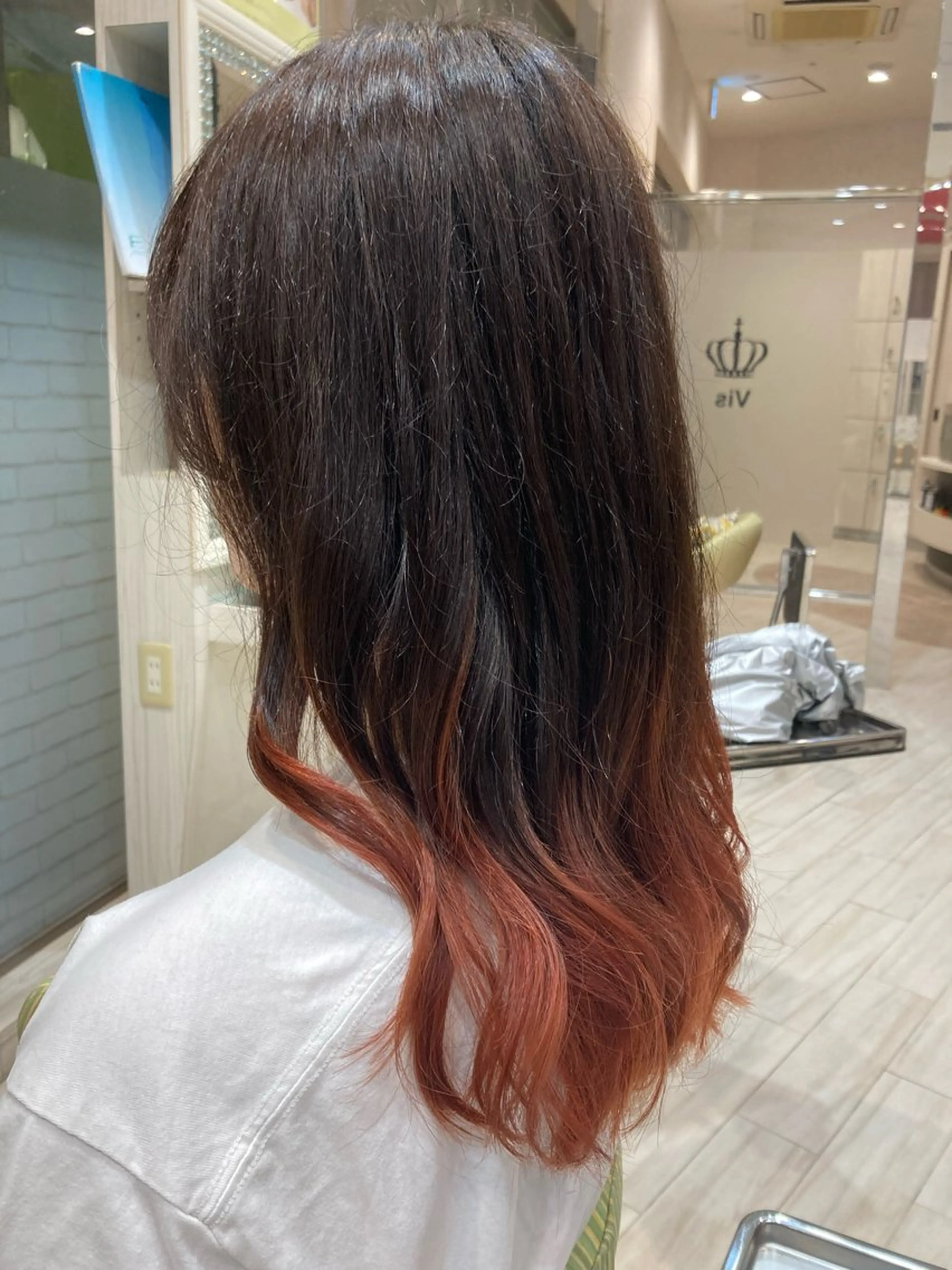 ミディアム カラー グラデーションカラー オレンジ ヘアカラー 永倉 はるかのヘアスタイル