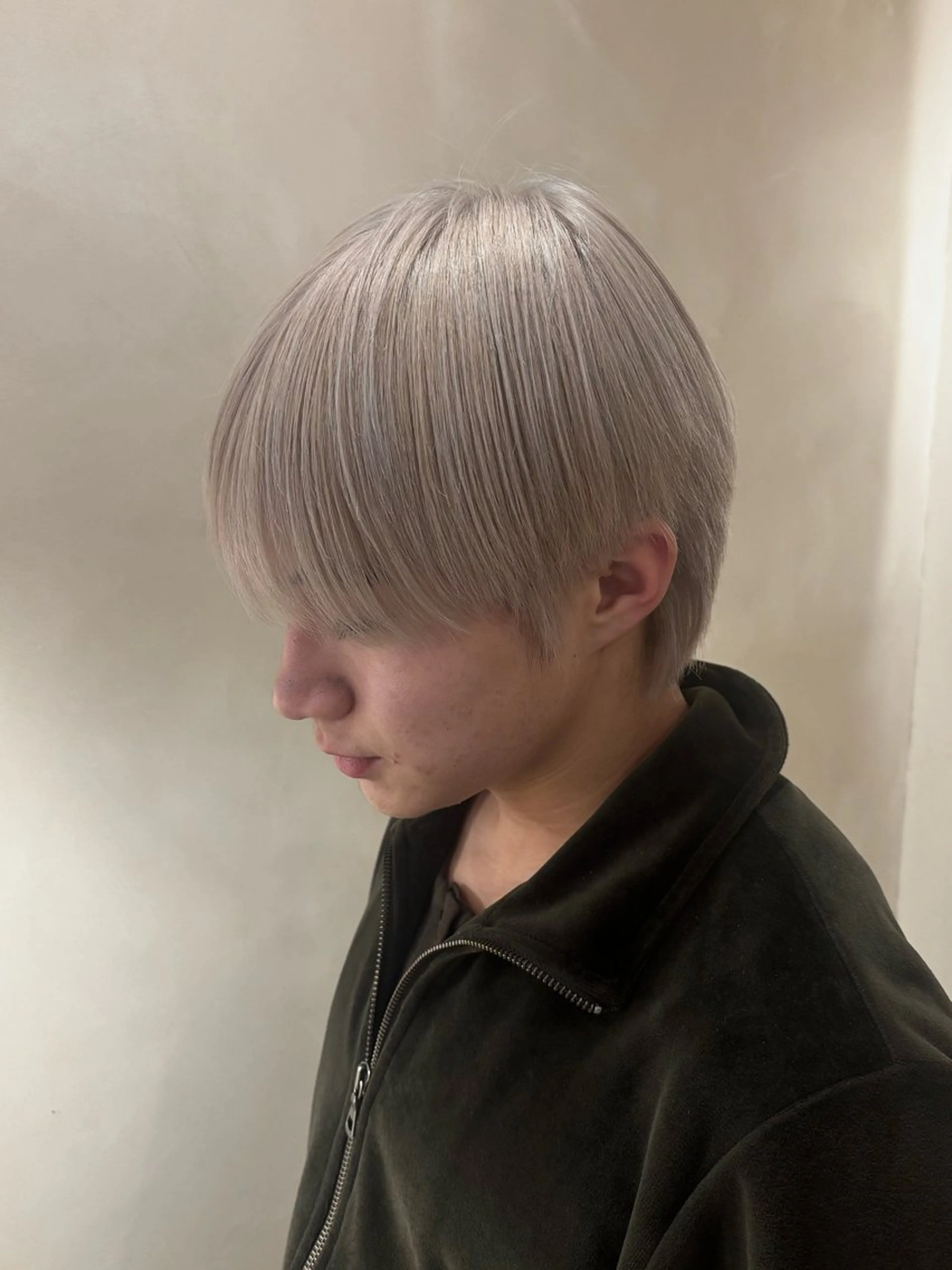 ショート メンズ ヘアカラー シンバヒナノ/パーマ レイヤーカット/ボブのヘアスタイル