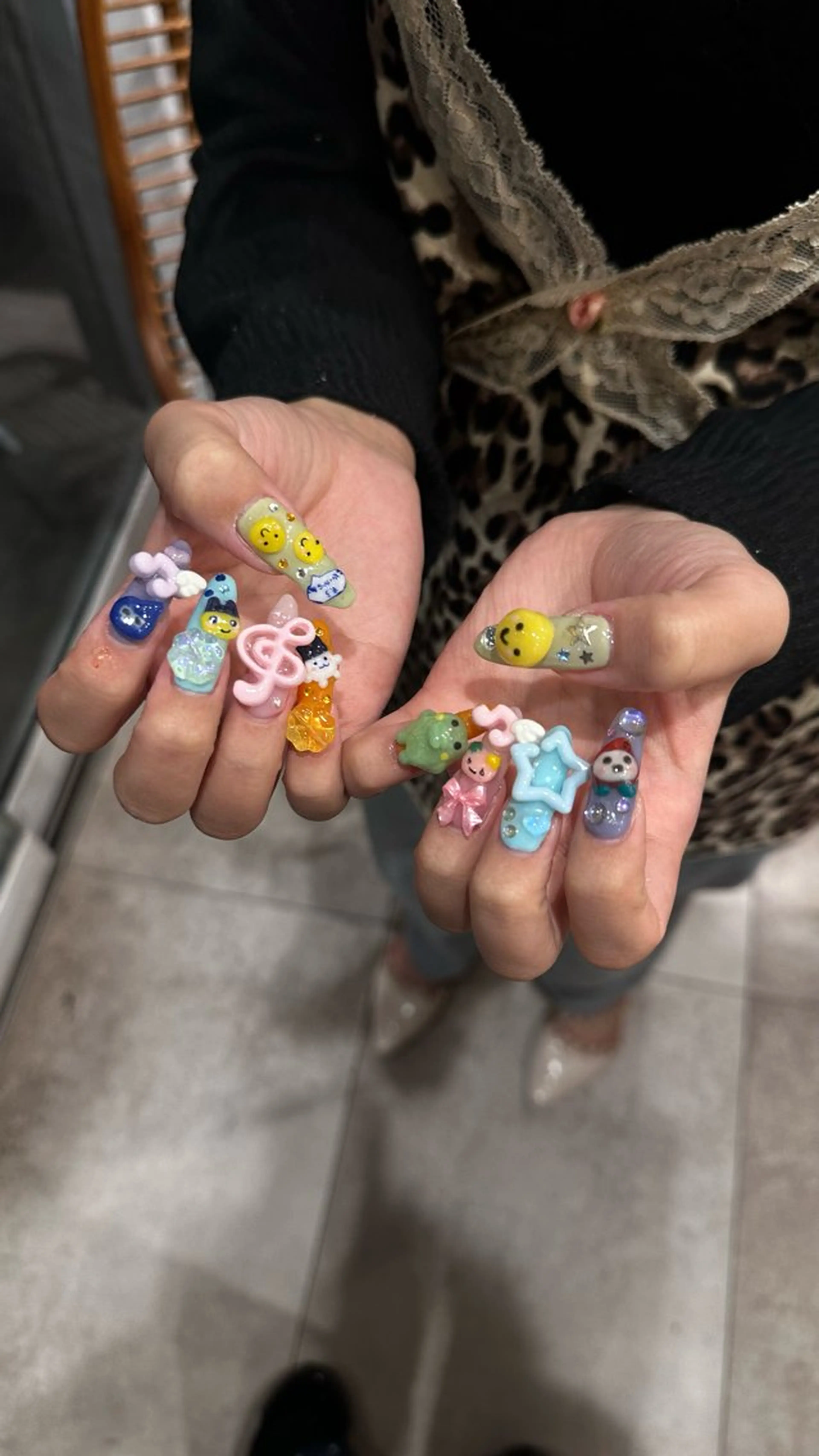 ネイル しおん⭐︎立川 sofaネイリストのネイルデザイン