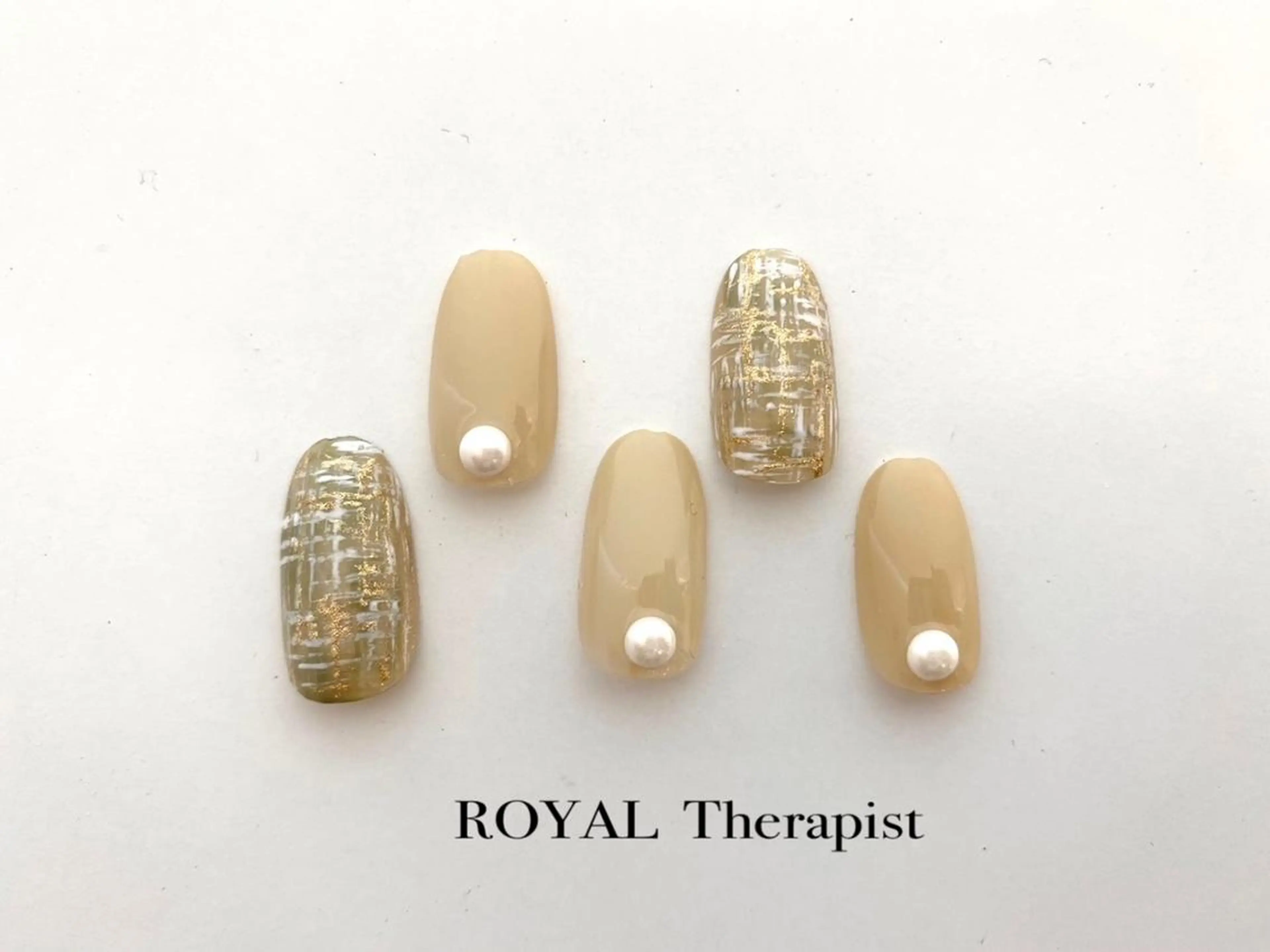 ネイル ハンドネイル 【山岡】 ロイヤル•セラピストのネイルデザイン