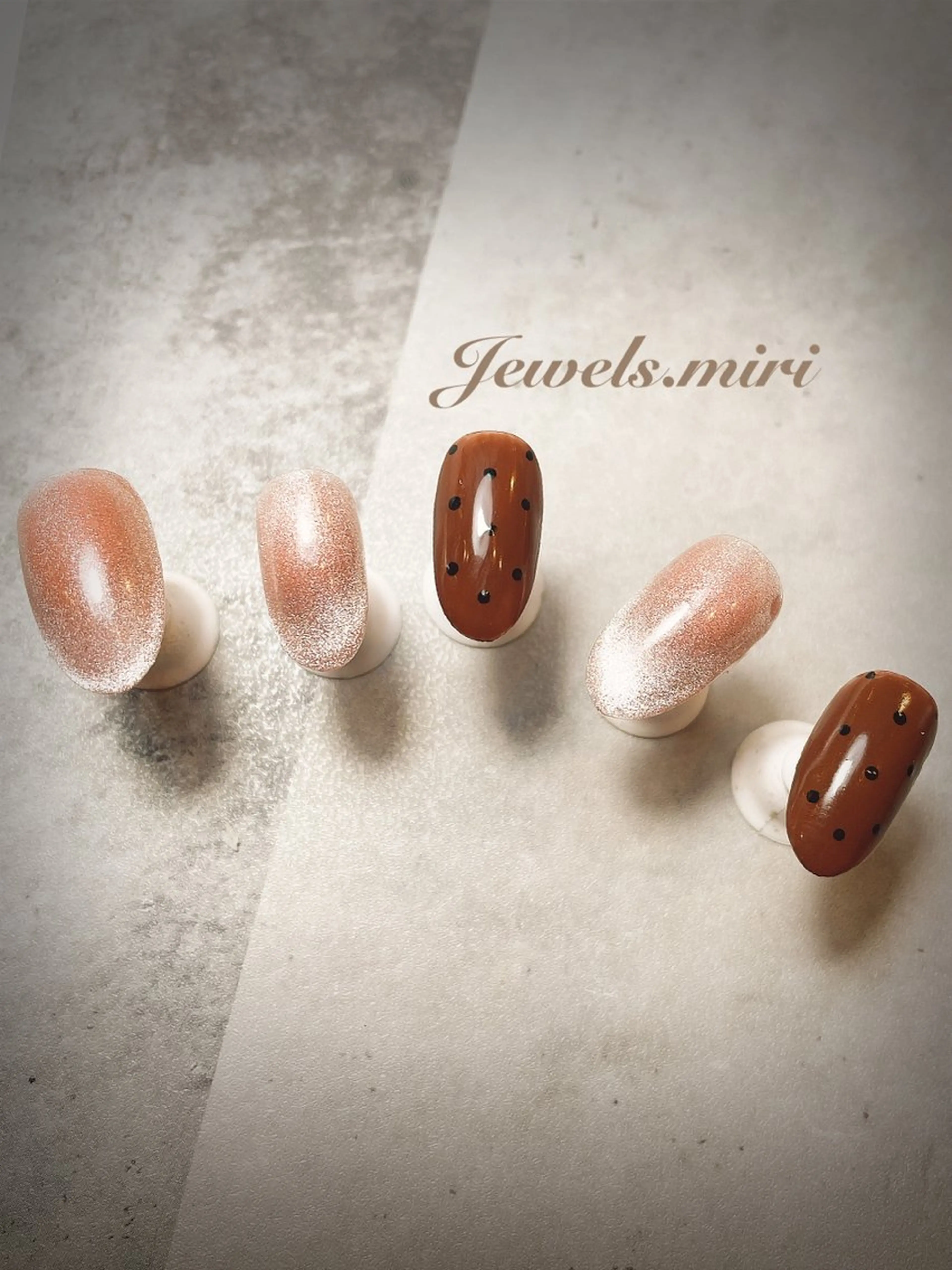ネイル アートネイル ブラウン ドット ジェルネイル ロングネイル Jewels nail lily 白楽所属・ネイルサロン Jewels Mのネイルデザイン
