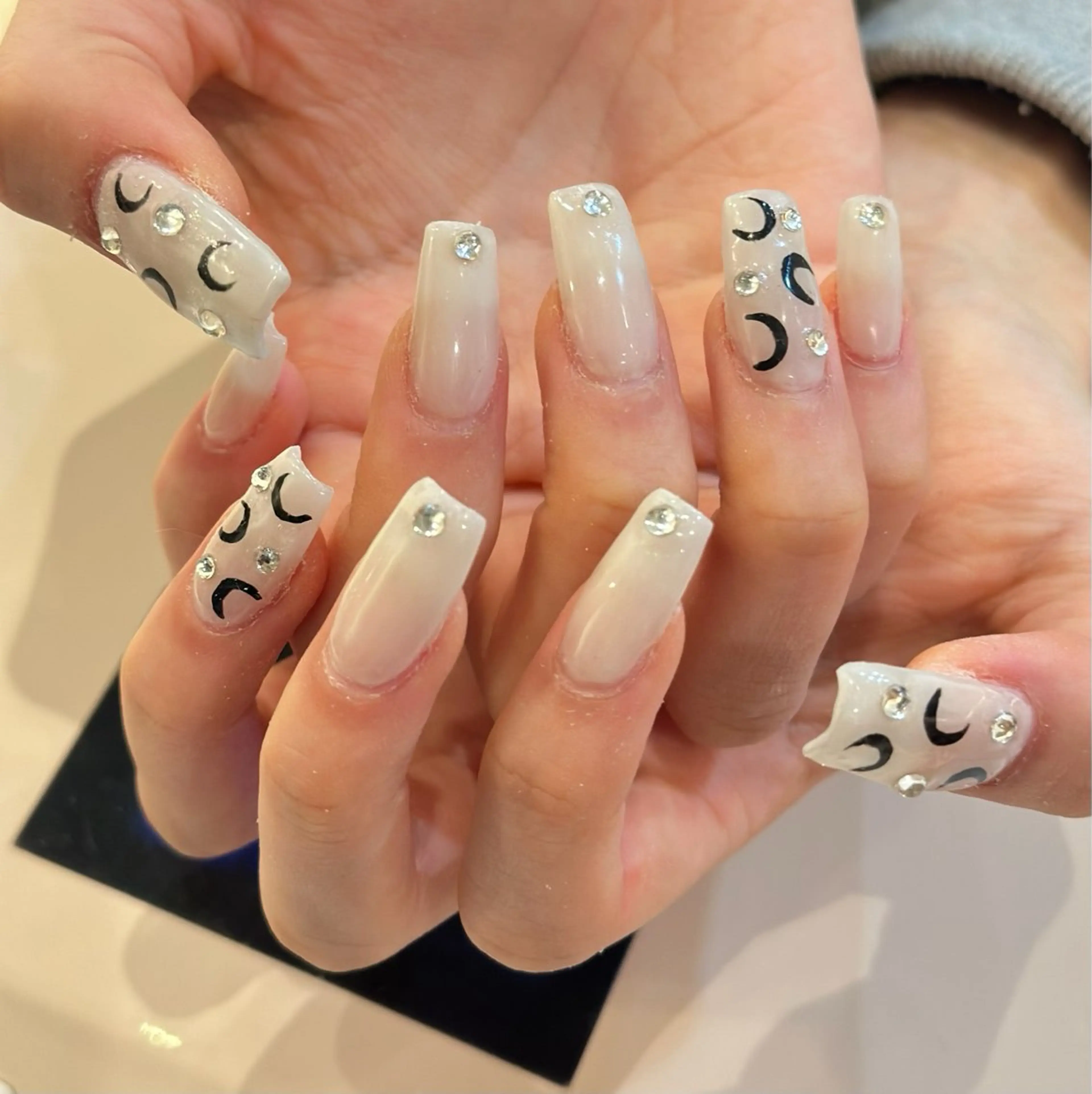 ネイル ハンドネイル フットネイル MIGHTY COLORのネイルデザイン