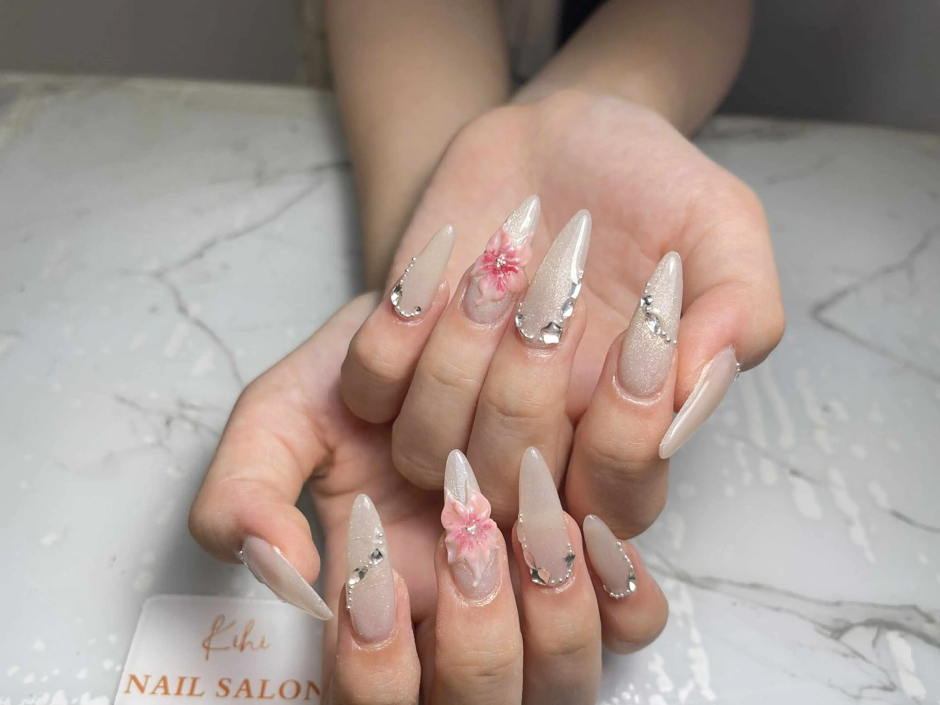 ネイル アートネイル フレンチネイル ジェルネイル グラデーション 韓国ネイル ハンドネイル 💕鈴木ユリ パラジェル/オフ無料のネイルデザイン