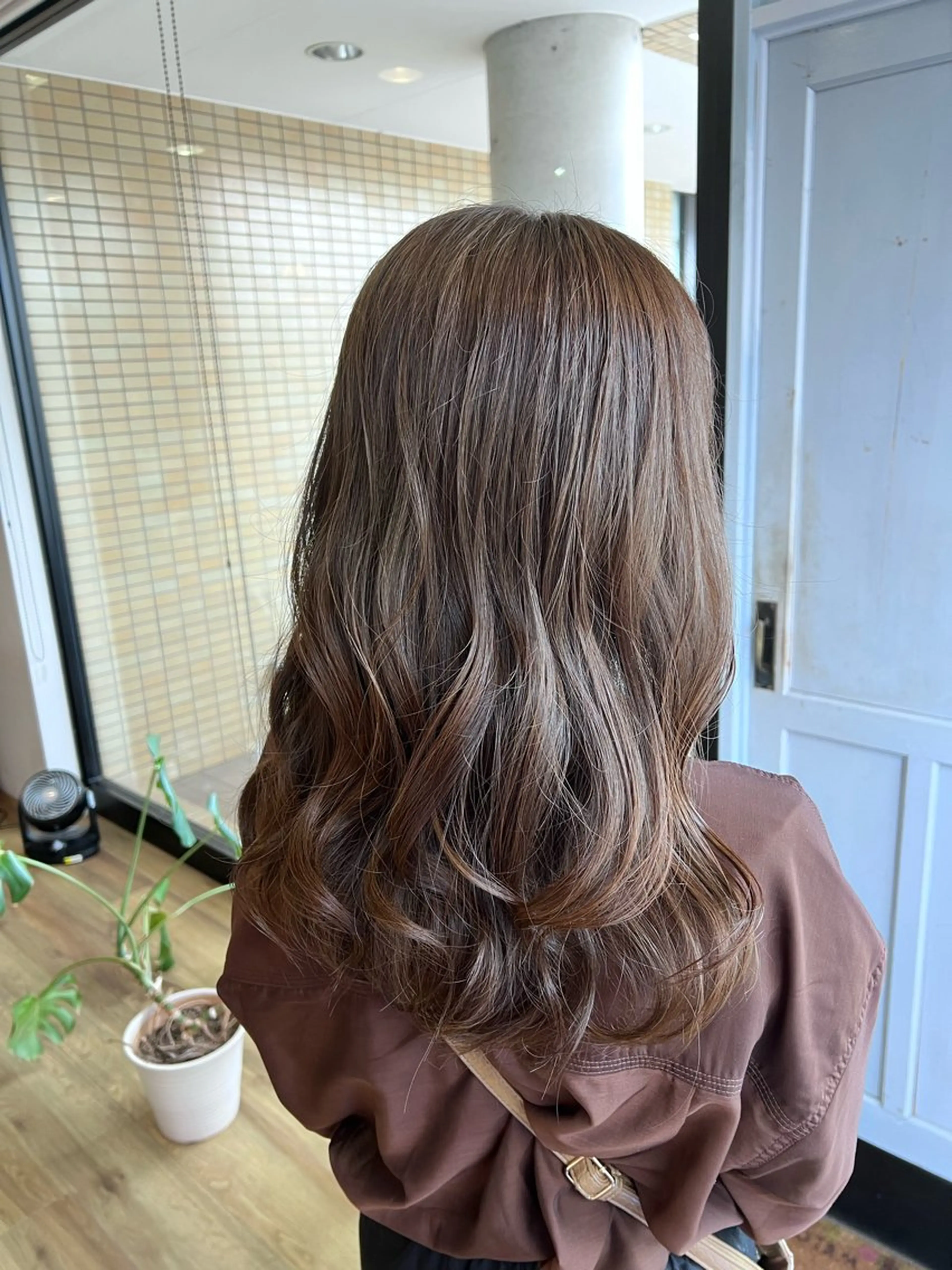 ロング カラー ベージュカラー オリーブベージュ ヘアカラー トリートメント ツキダテ ユイのヘアスタイル