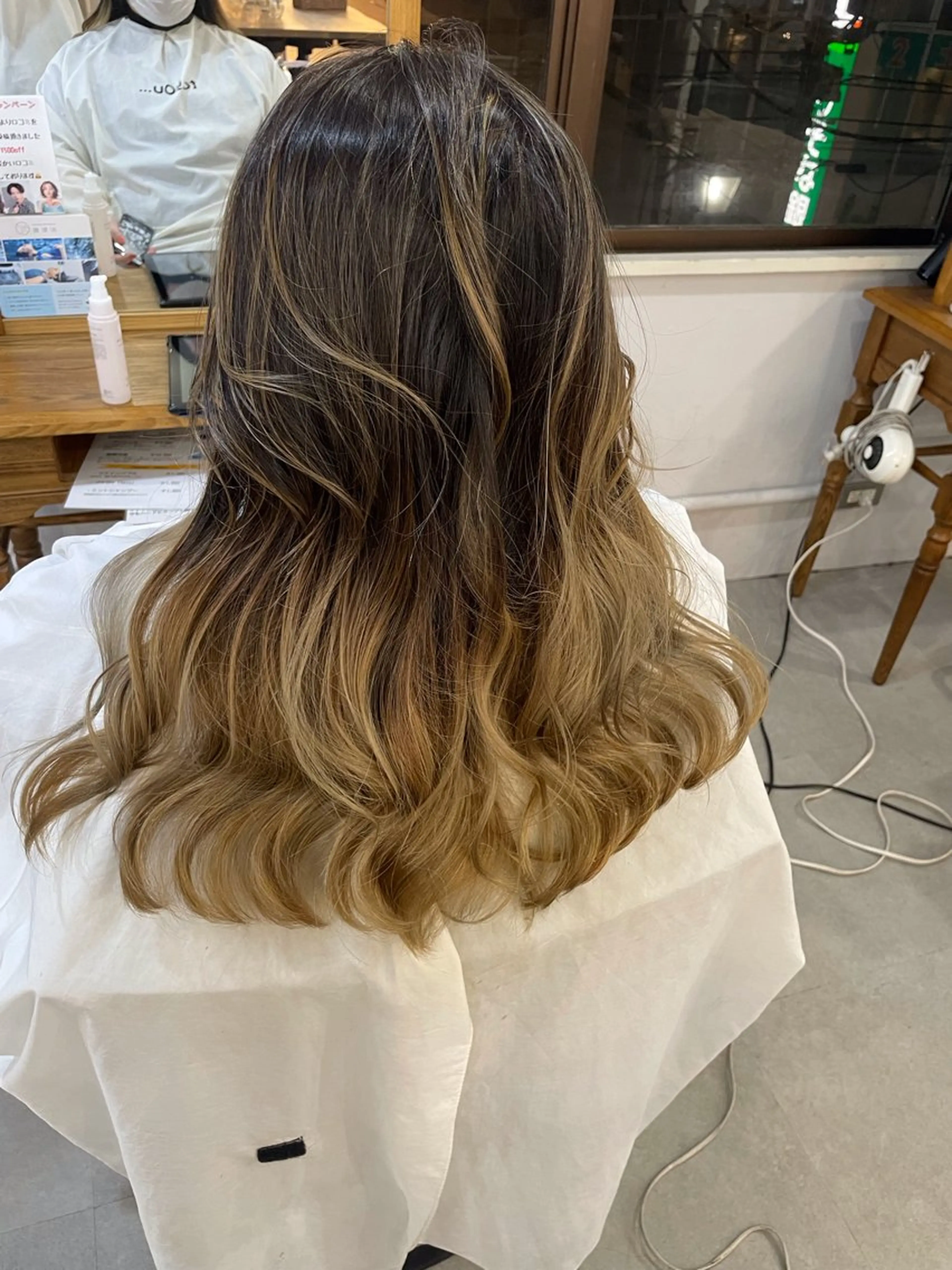 セミロング ヘアカラー to youハイライトのヘアスタイル