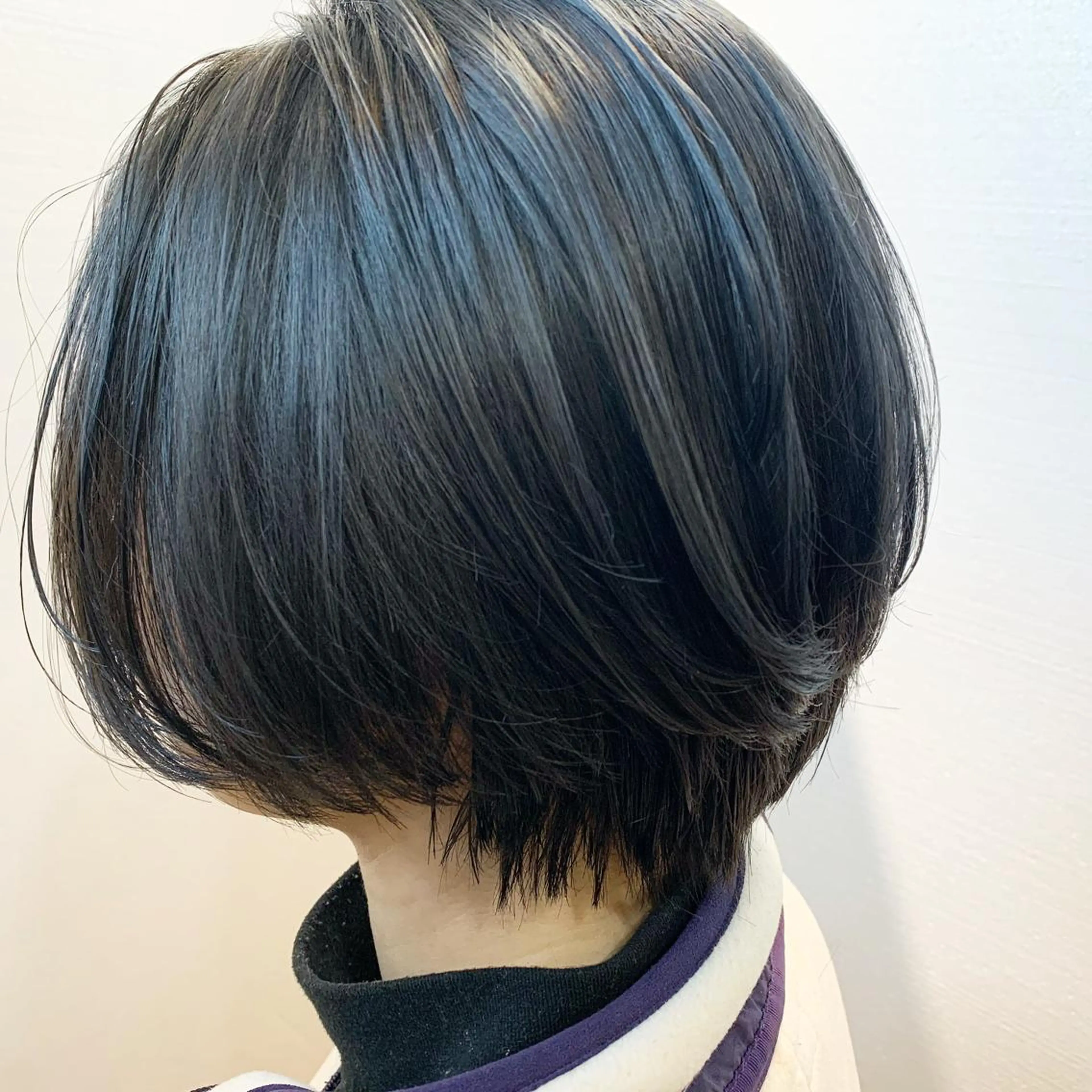 ショート カラー ブルーカラー ネイビーカラー ショートヘア 【Uneユヌ】菊地 春那のヘアスタイル