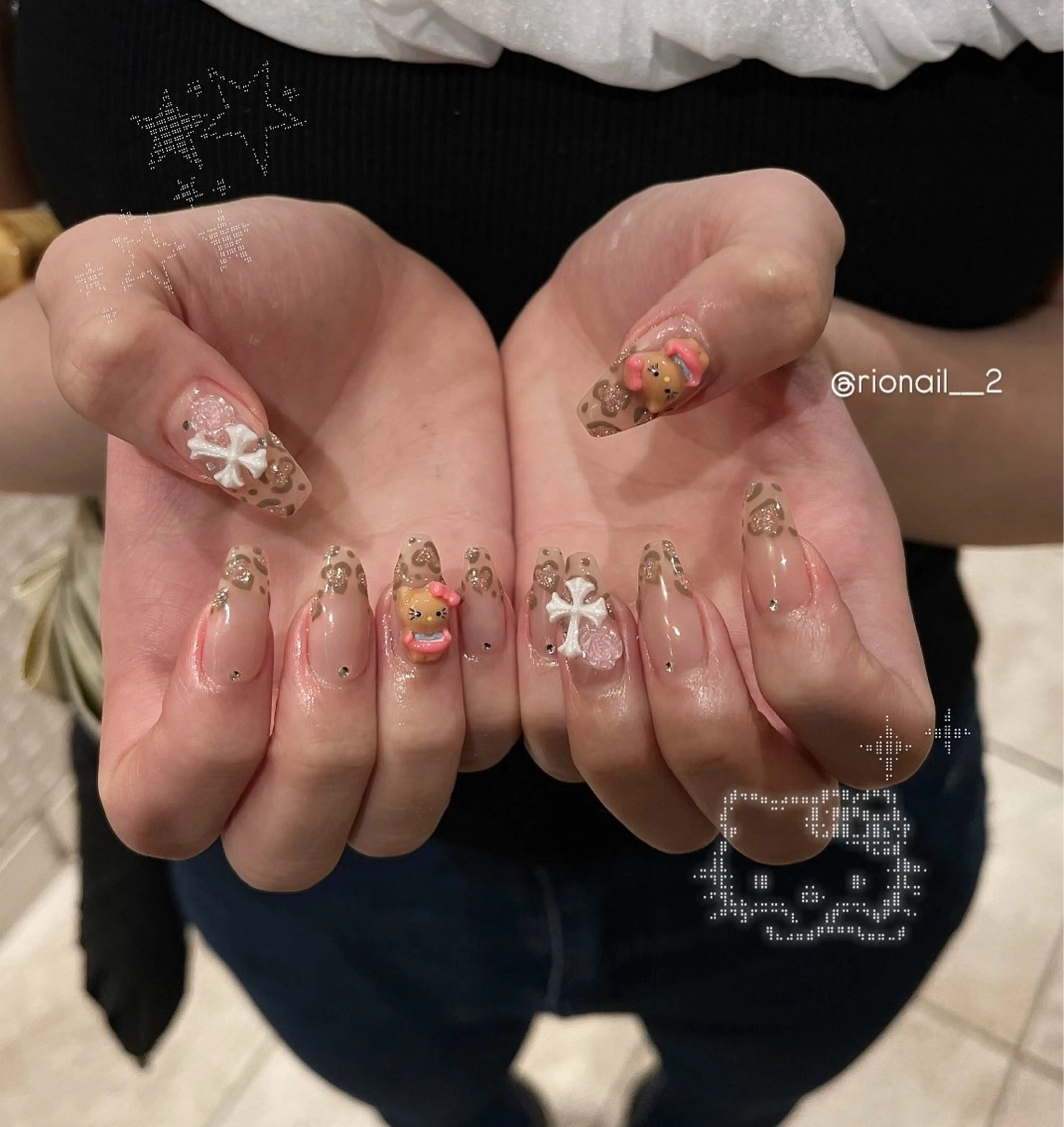 ネイル ハンドネイル 𝘙𝘪𝘰𝘯𝘢 ...🕯🤍のネイルデザイン
