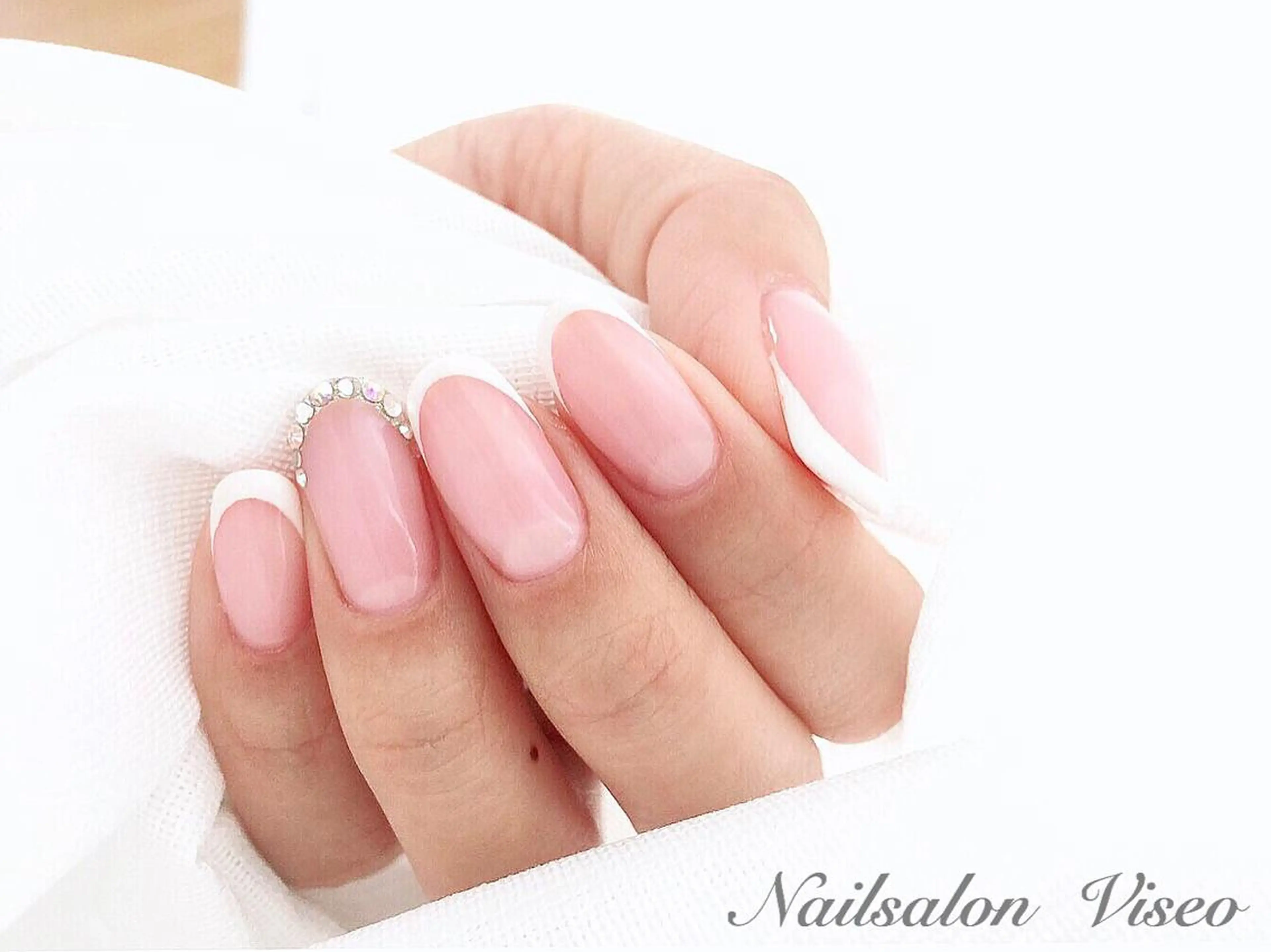 ネイル ラメ(グリッター) ストーンネイル Viseo《6週間 長持ちパラジェル》のネイルデザイン