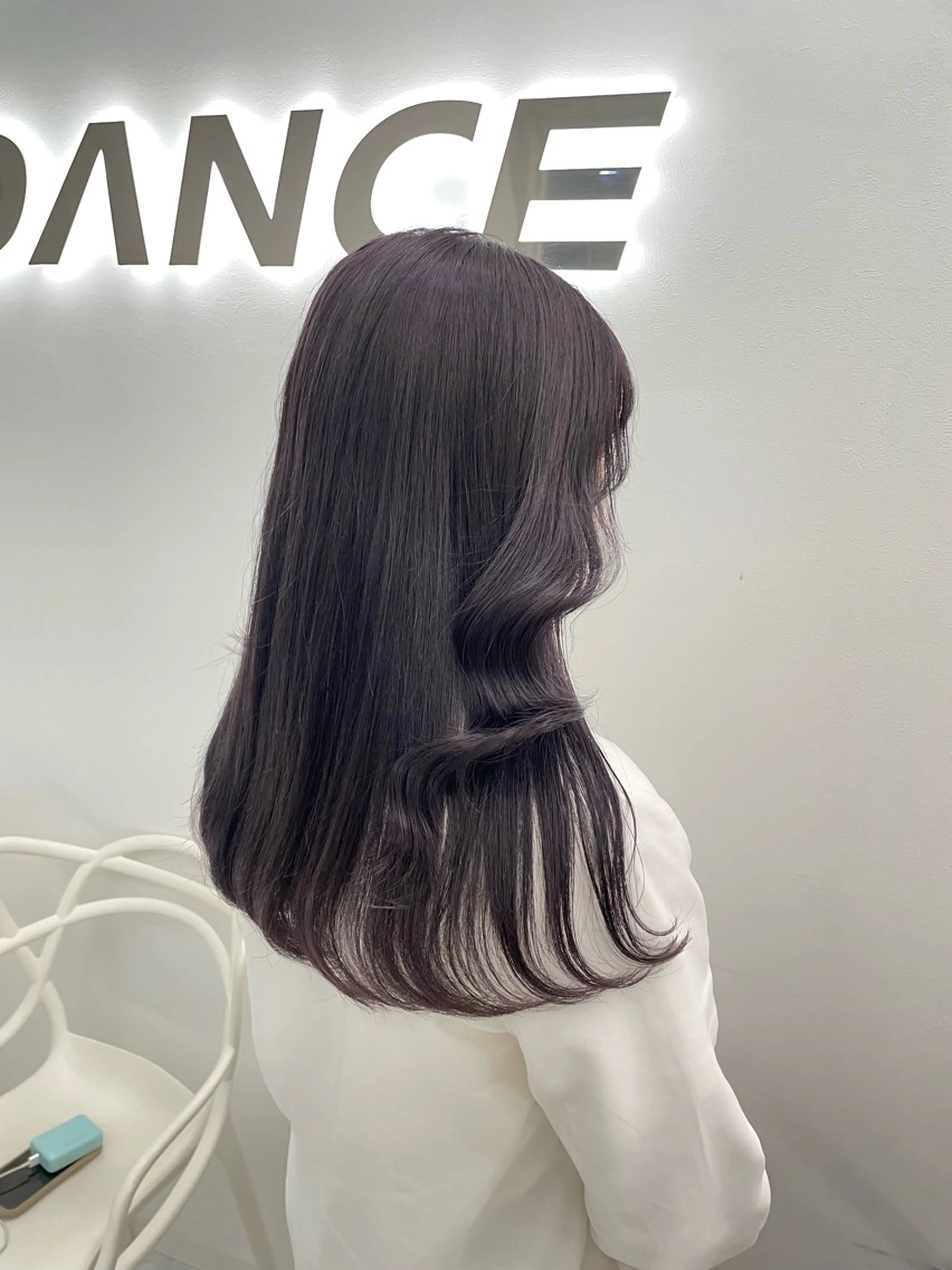 ロング ヘアカラー 🤍上質艶ワンホン ヘアMAYU🤍のヘアスタイル