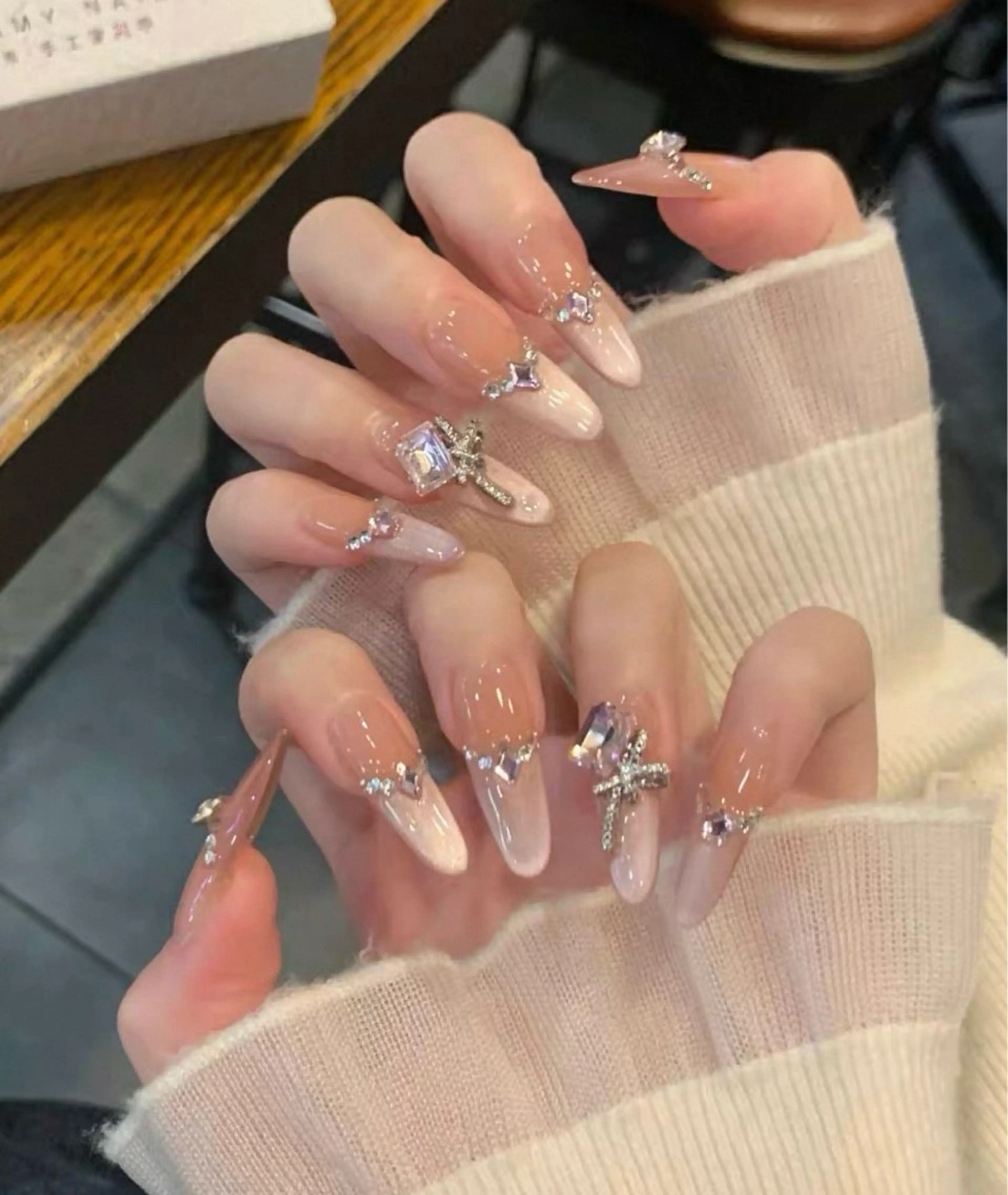 ネイル 長さ出し専門 パーツのネイルデザイン