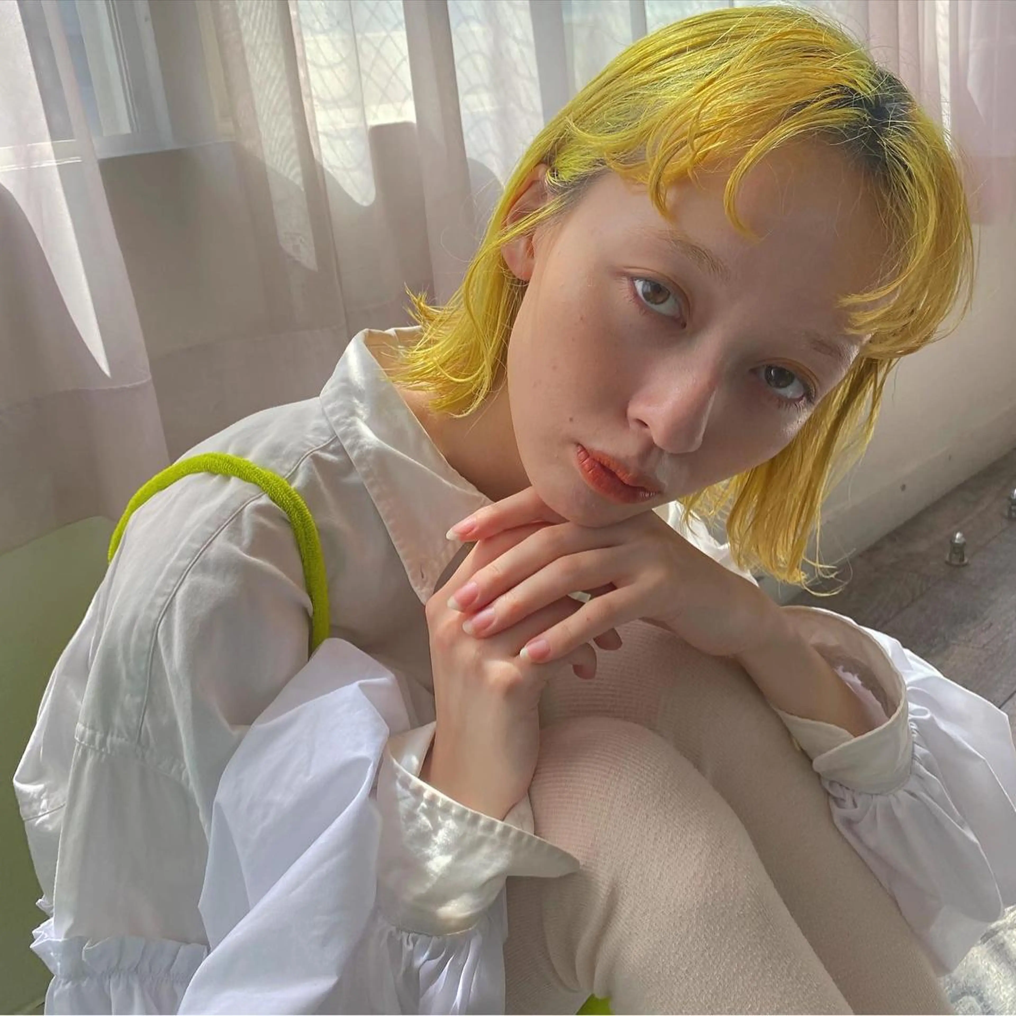 ミディアム カラー 梅田ハイトーン チダ ヒナノのヘアスタイル