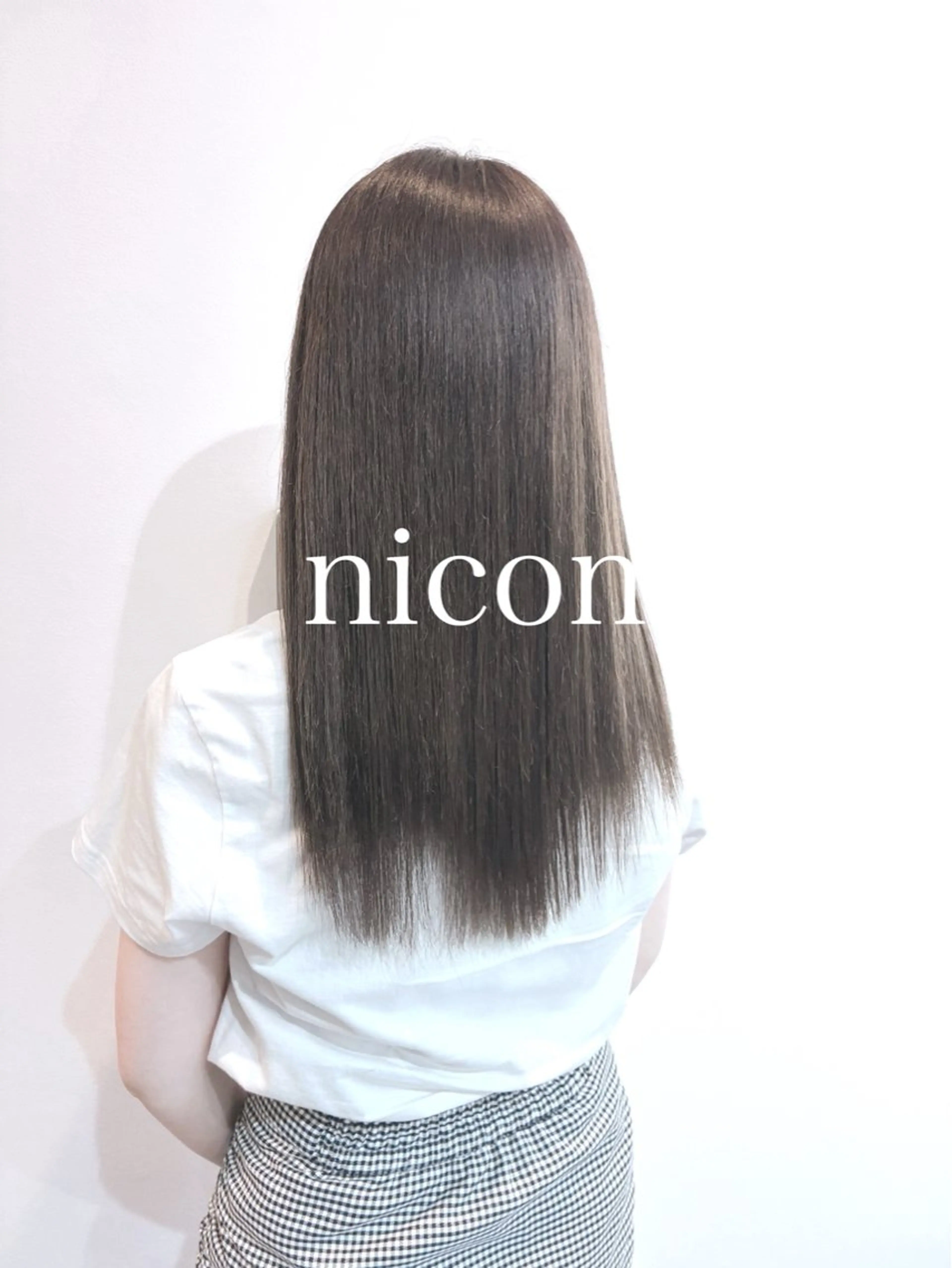 セミロング 髪質改善 上品艶感カラーのヘアスタイル