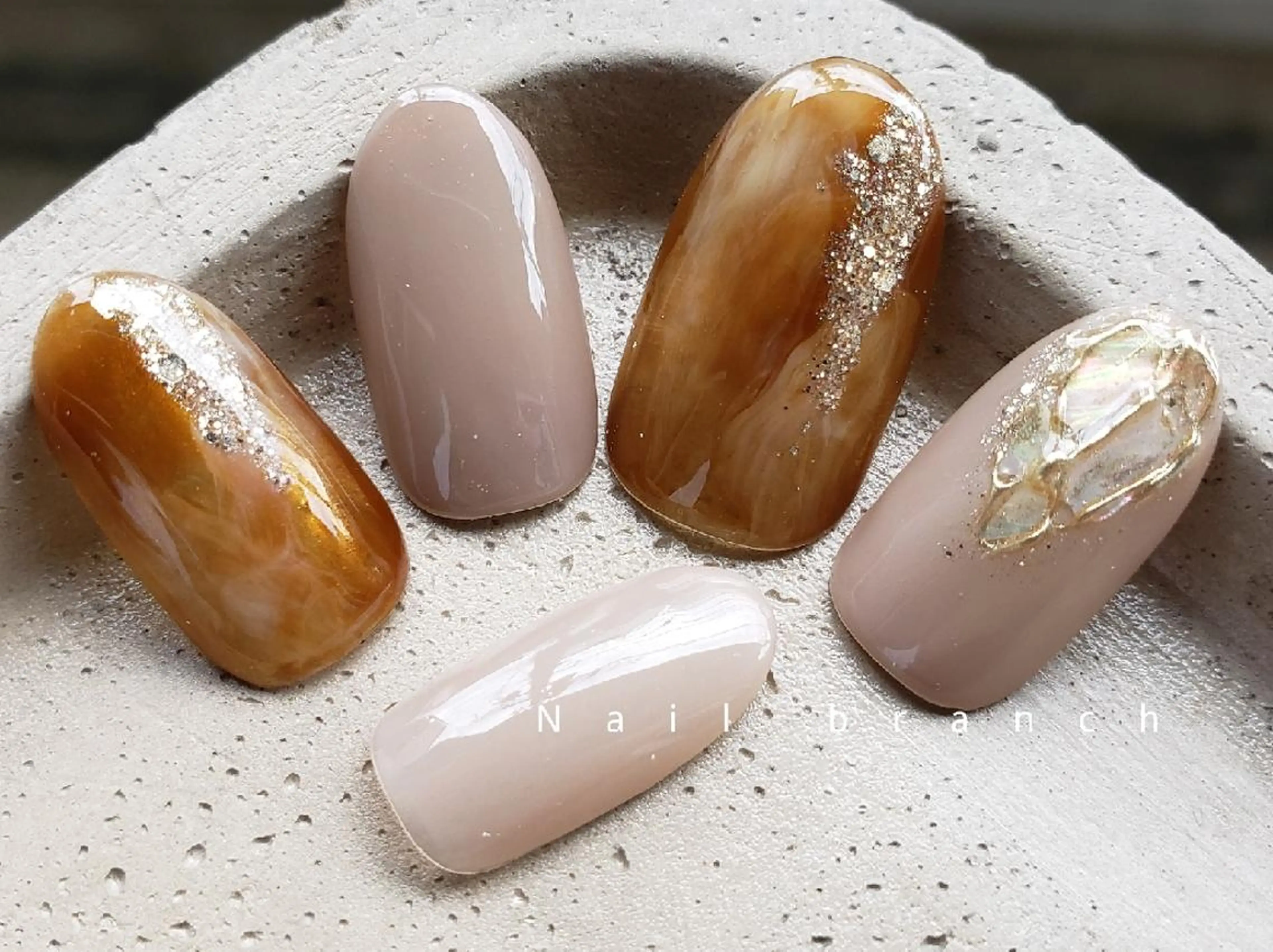 ミディアム カラー ヘアアレンジ パーマ アイブロウ キッズ マツエク・マツパ ネイル Nail branchのネイルデザイン