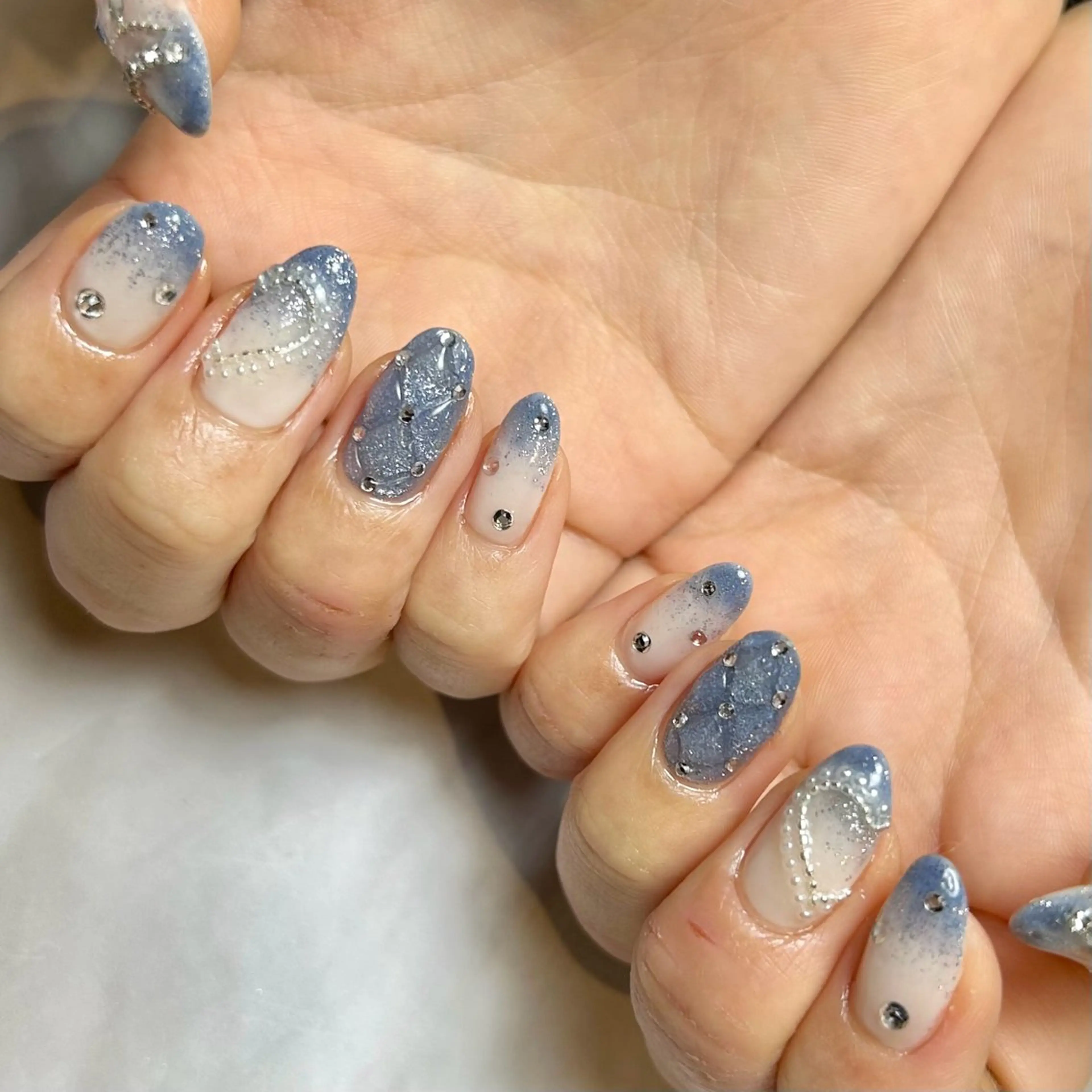 ネイル ブルー 持ち込み ホワイト ハンドネイル Reflection marikoのネイルデザイン