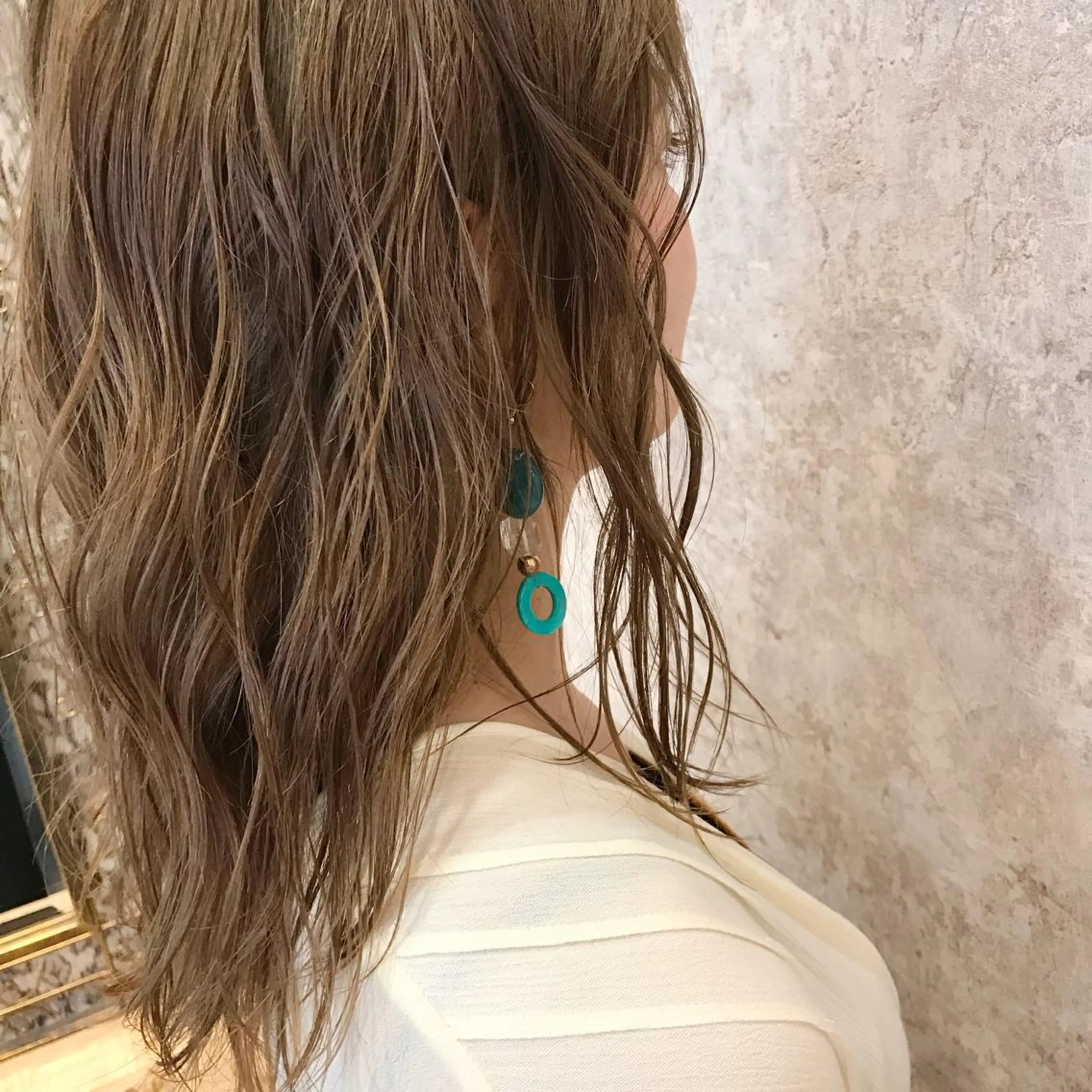 セミロング カラー ベージュカラー HARUNA🤍 大人ショートヘアのヘアスタイル