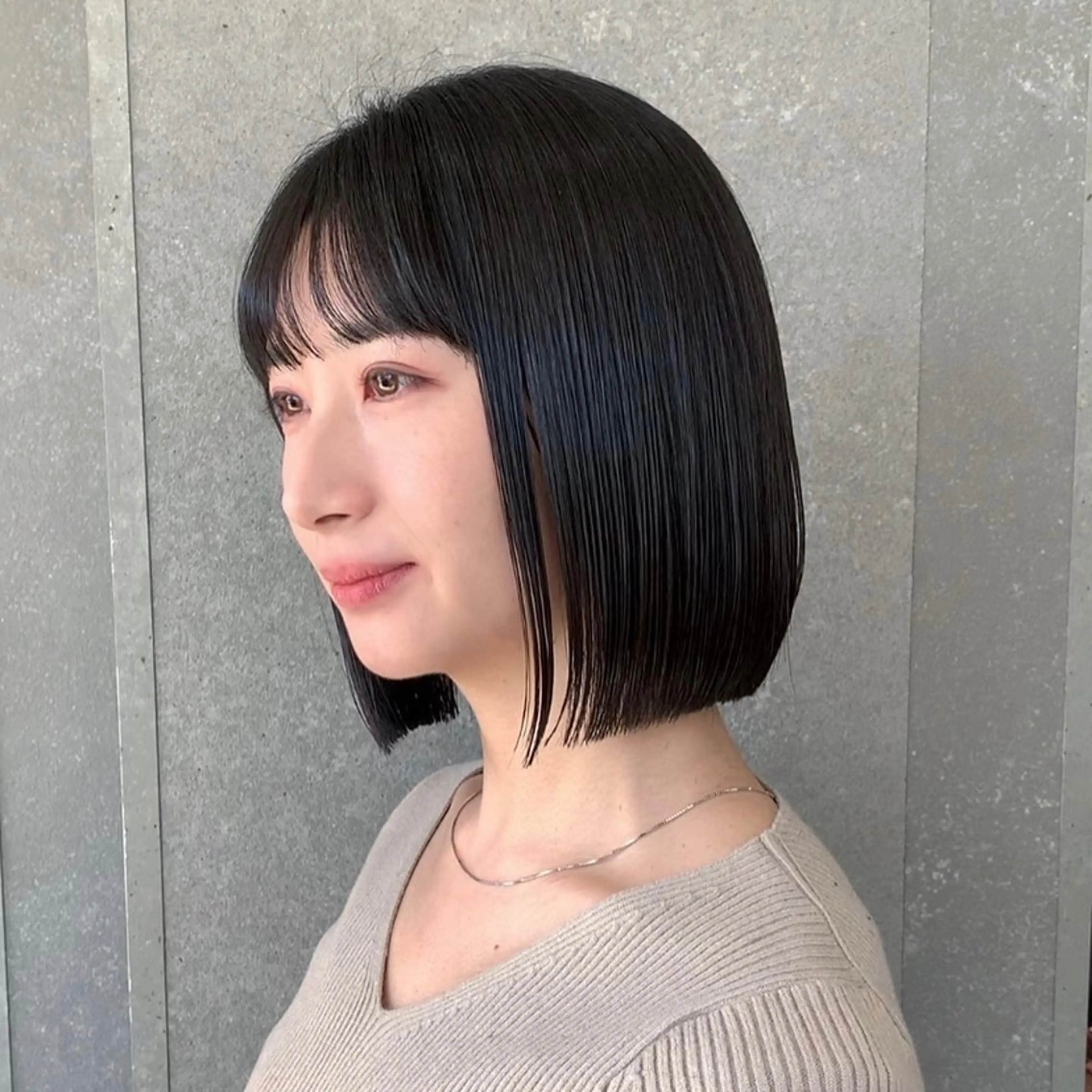 ショート 切りっぱなしボブ 前下がりボブ ショートボブ ボブ 顔周りカット カット 縮毛矯正 トリートメント 伊 杏のヘアスタイル