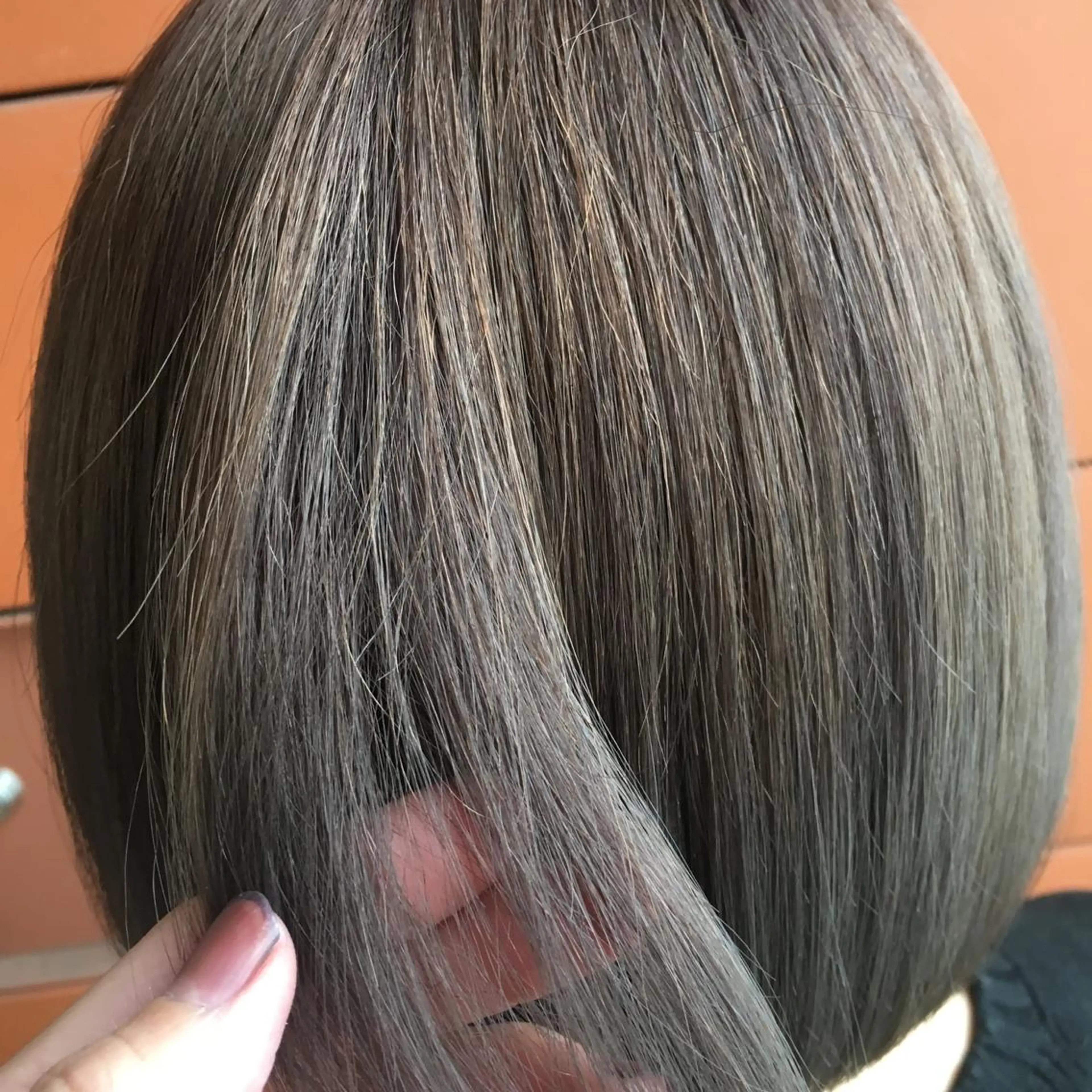 ショート カラー ベージュカラー ブリーチ オレンジ Minori【ミノリ】所属・井手 孔介のヘアスタイル