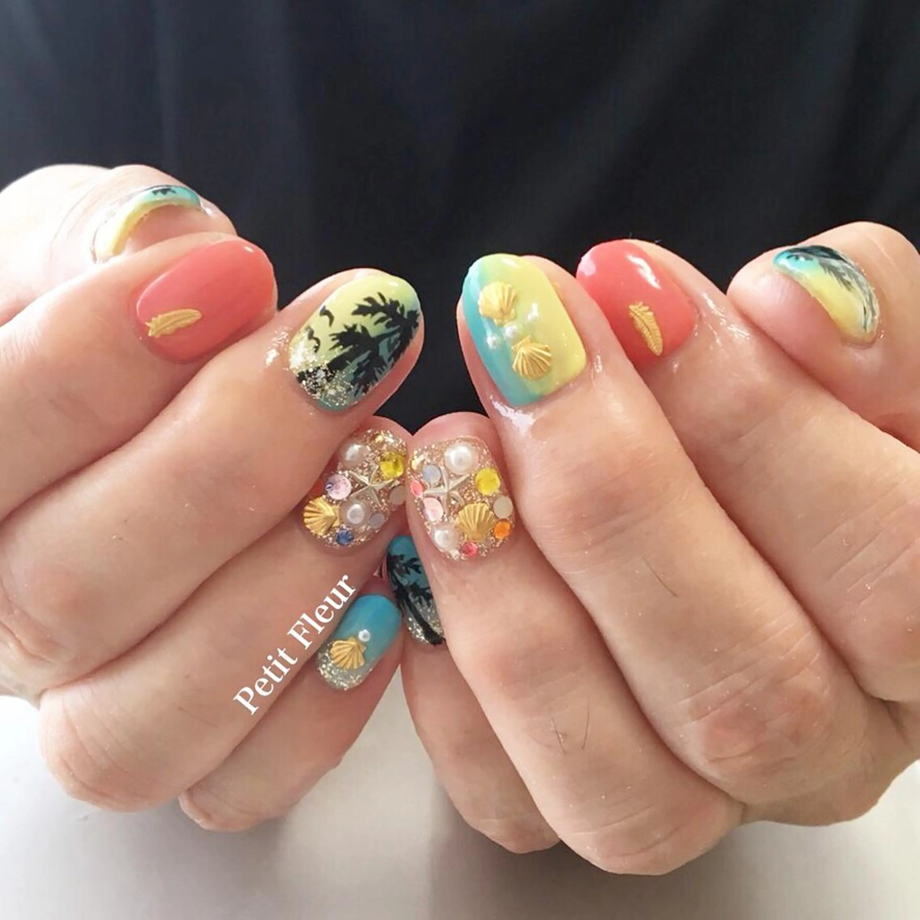 ネイル 夏ネイル Petit Fleur所属・青柳 亜梨奈のマツエク・マツパデザイン