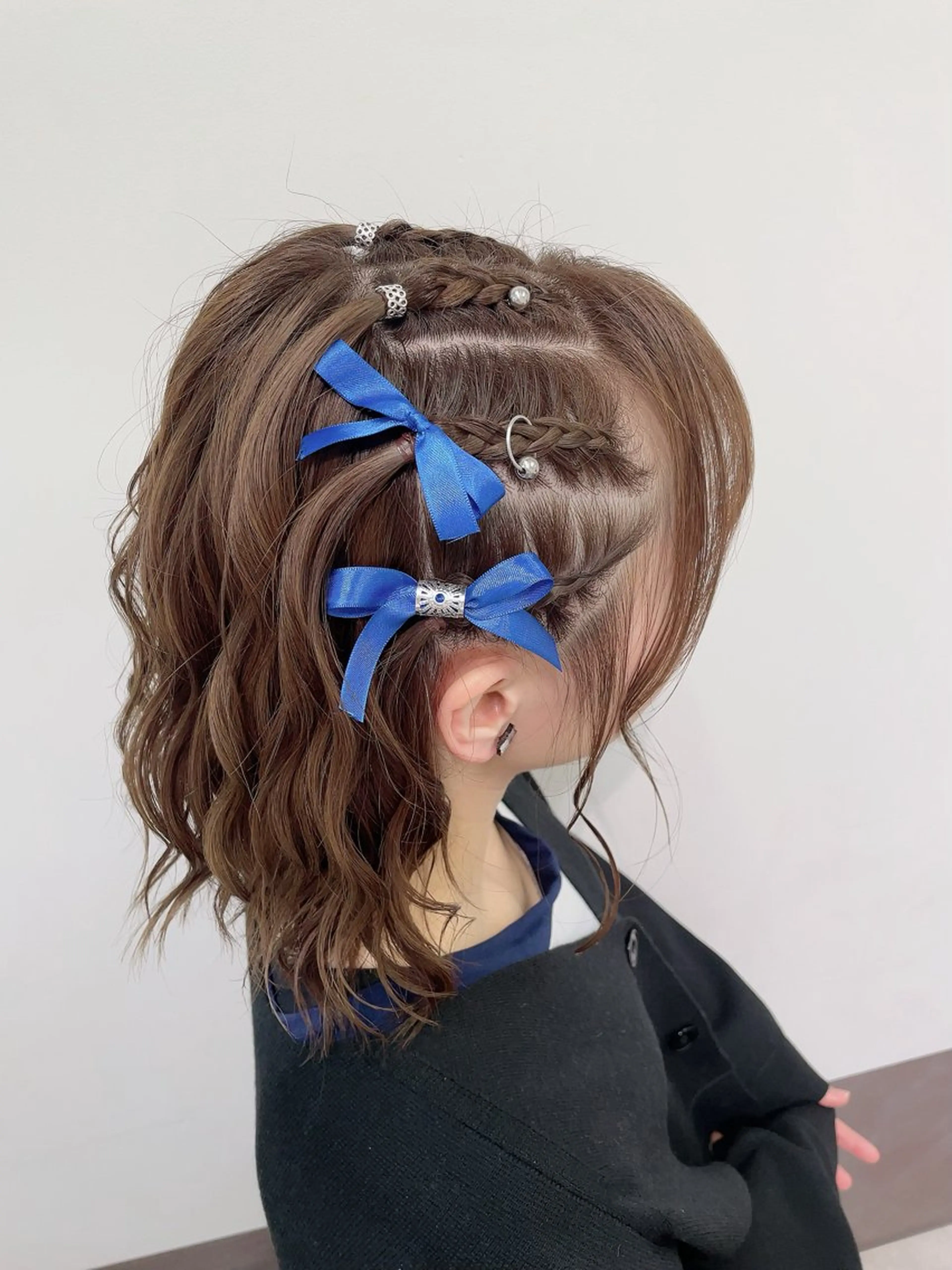 【注目度No.1】アイドル推し活ヘアセット【髪ピアス・リボン・パール・カラーエクステ等つけたい放題】の写真