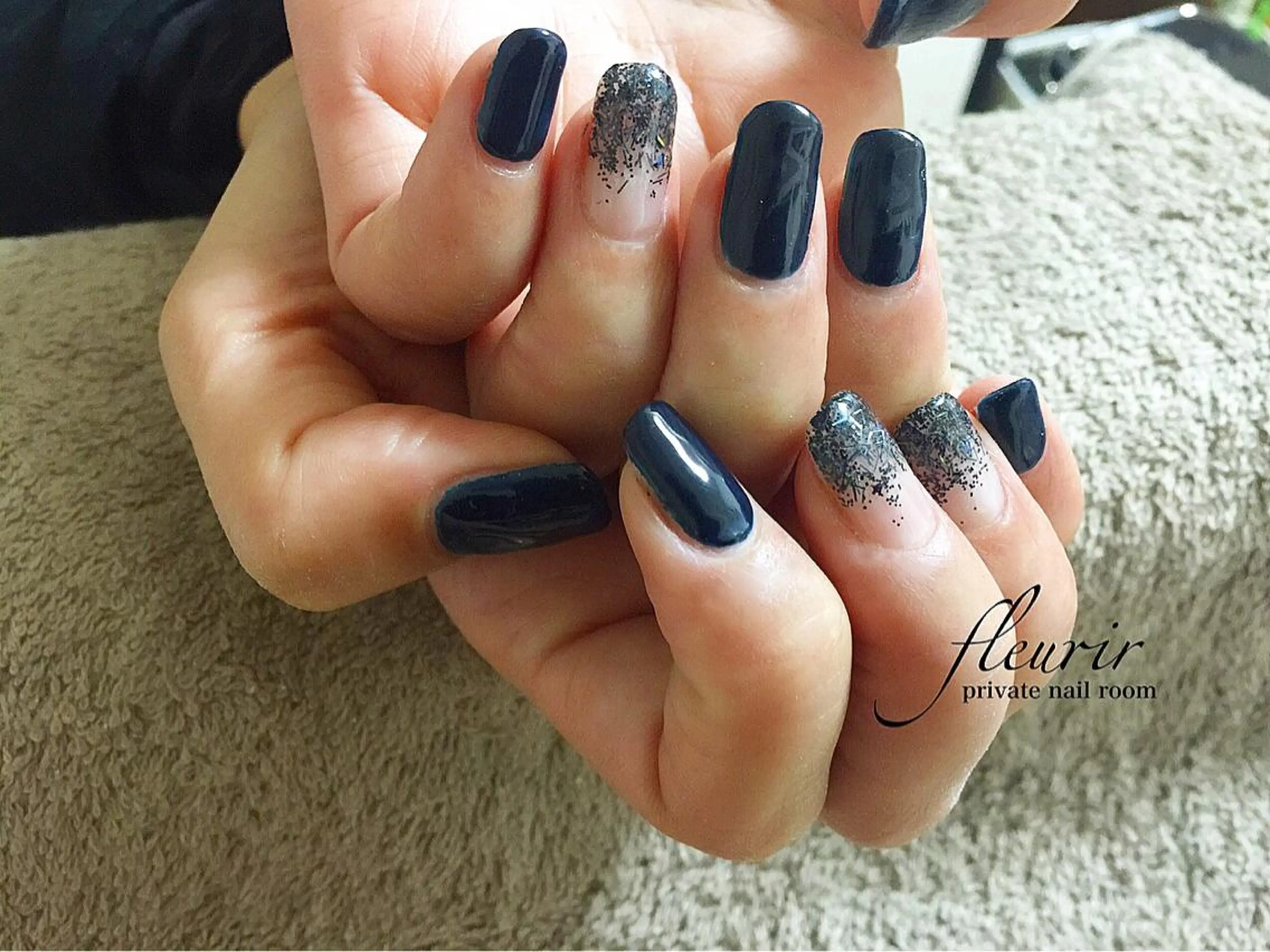 ネイル グラデーション ラメ(グリッター) ラメグラデーション ネイビー ワンカラーネイル フルリール 【プライベートサロンのネイルデザイン