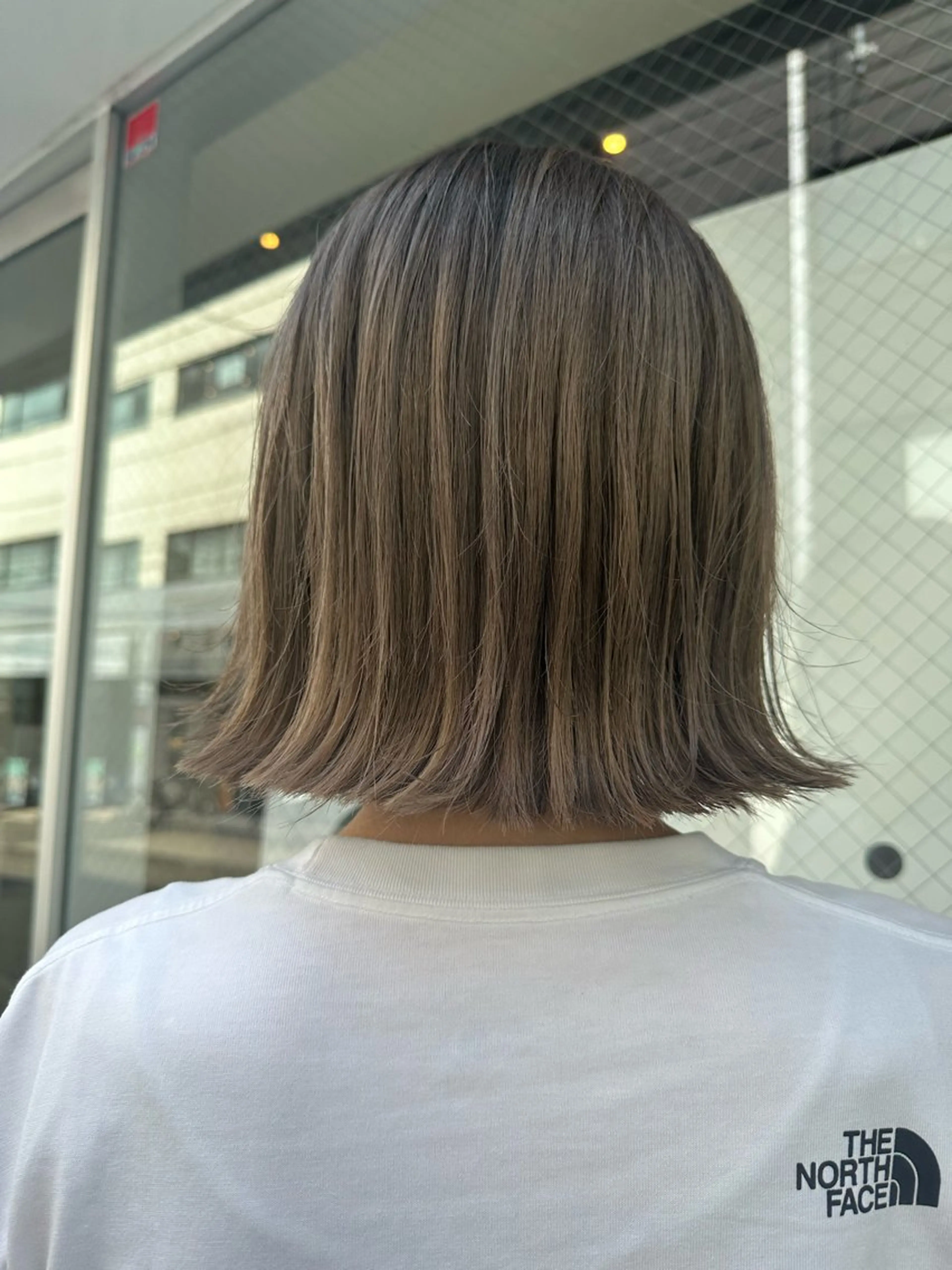 ショート カラー グレージュ MAHO/透明感カラ ー/ツヤ髪のヘアスタイル