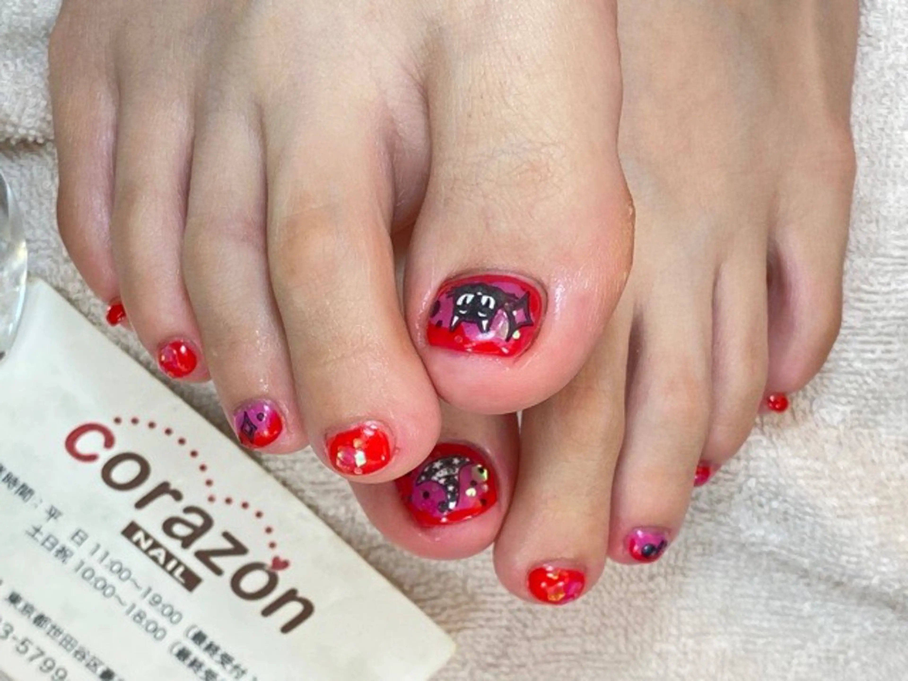 ネイル アートネイル フットネイル ハロウィン キラキラネイル ピンク フットネイル corazon所属・ネイリスト aicoのネイルデザイン