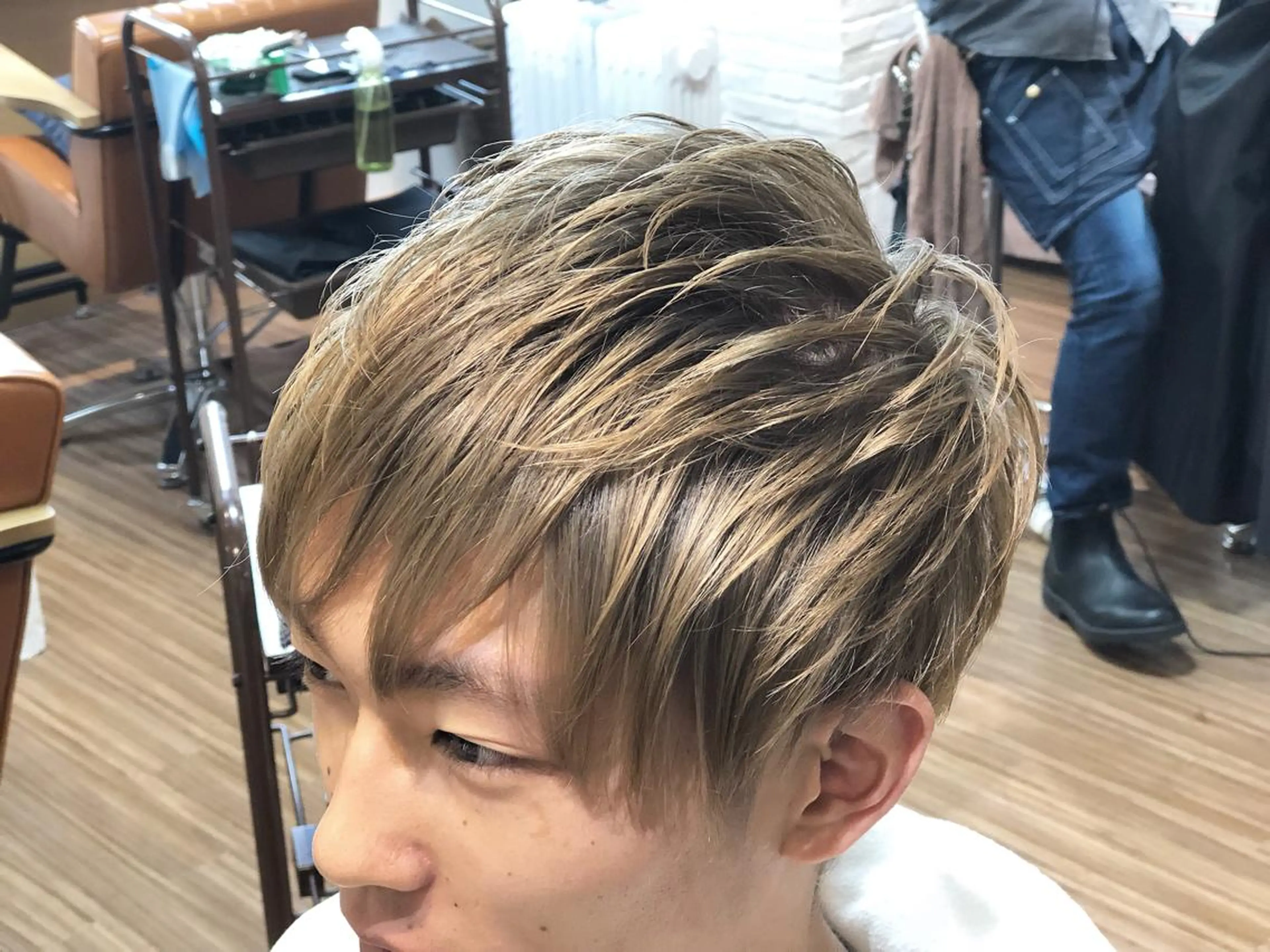 ショート カラー ヘアアレンジ ブロンド ヘアカラー トリートメント 遠藤 拓馬のヘアスタイル