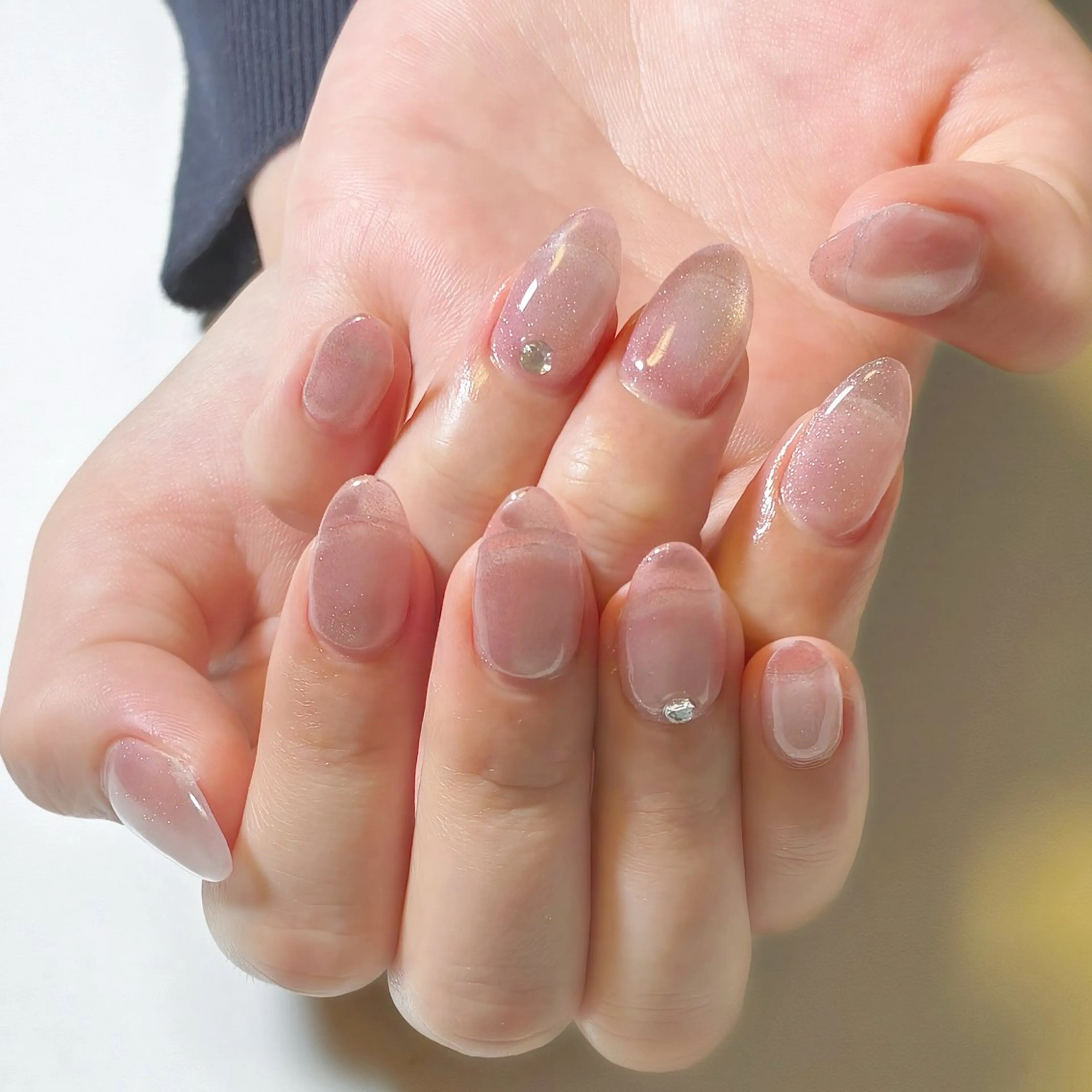 ネイル マグネットネイル ピンク ストーンネイル ハンドネイル ネイルサロン💎 Bibiのネイルデザイン