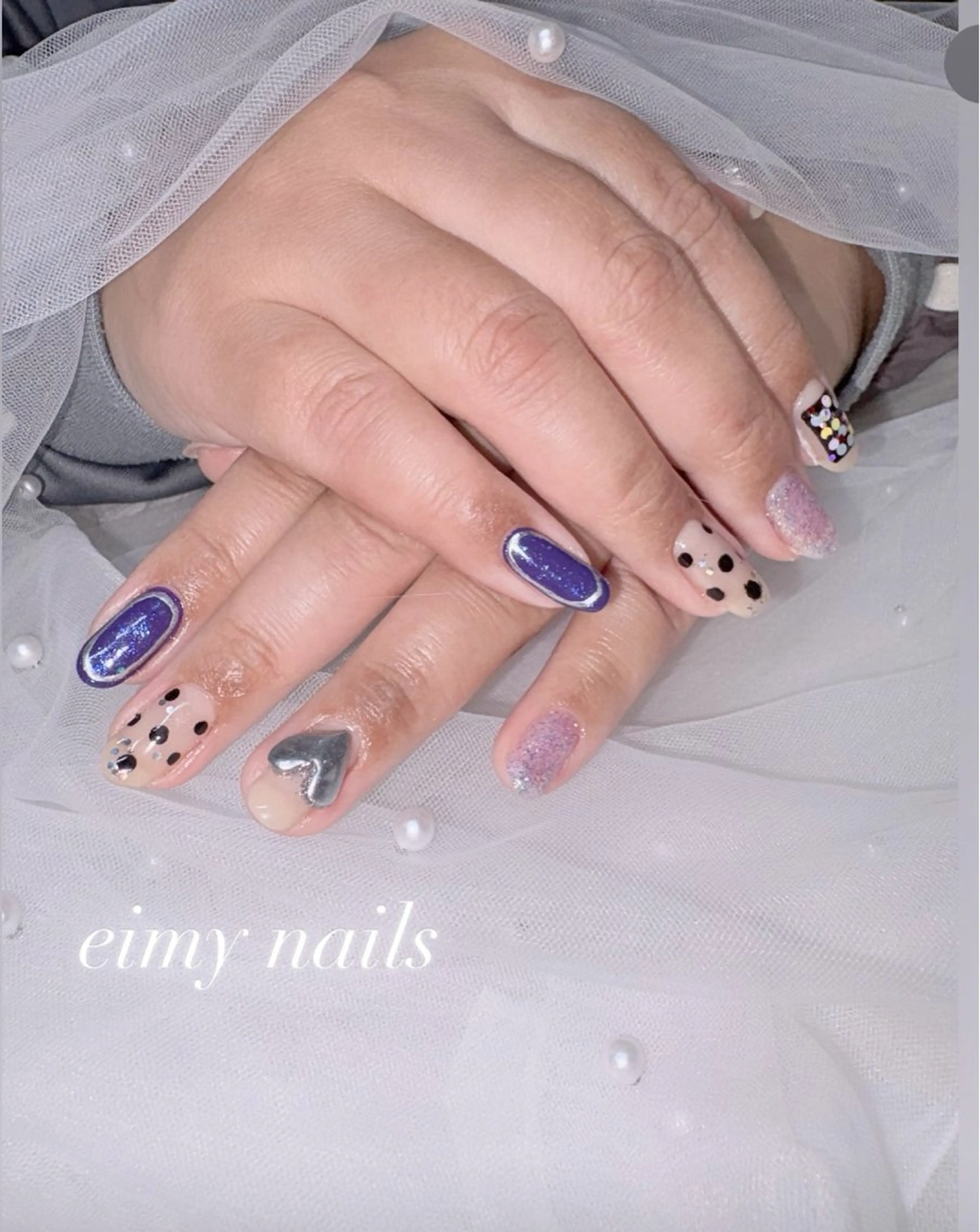 ネイル アートネイル ドット フラッシュネイル ハート ホログラムネイル ハンドネイル 🤍eimy nails🤍所属・eimy nails♡のネイルデザイン