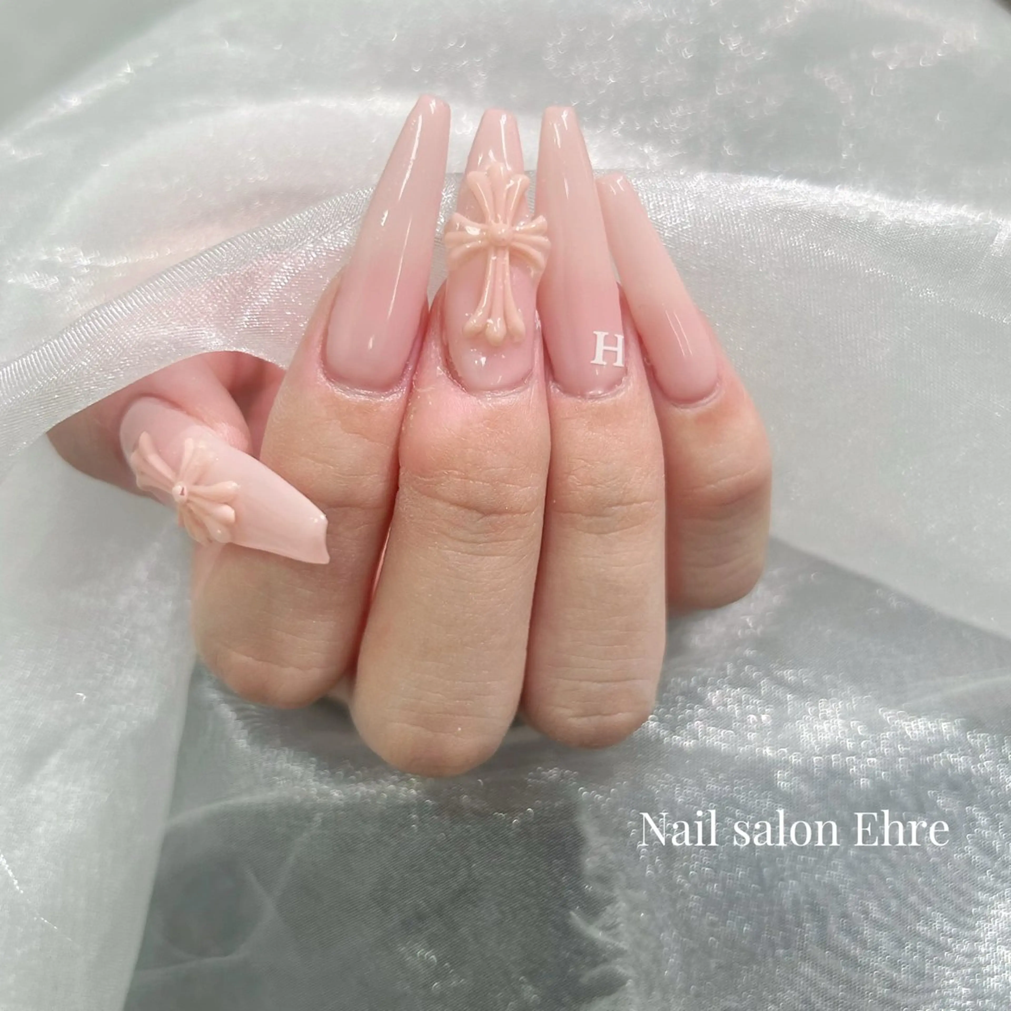 ネイル Nail Salon Ehre 梅田店所属・Nail salon Ehre Reiのネイルデザイン