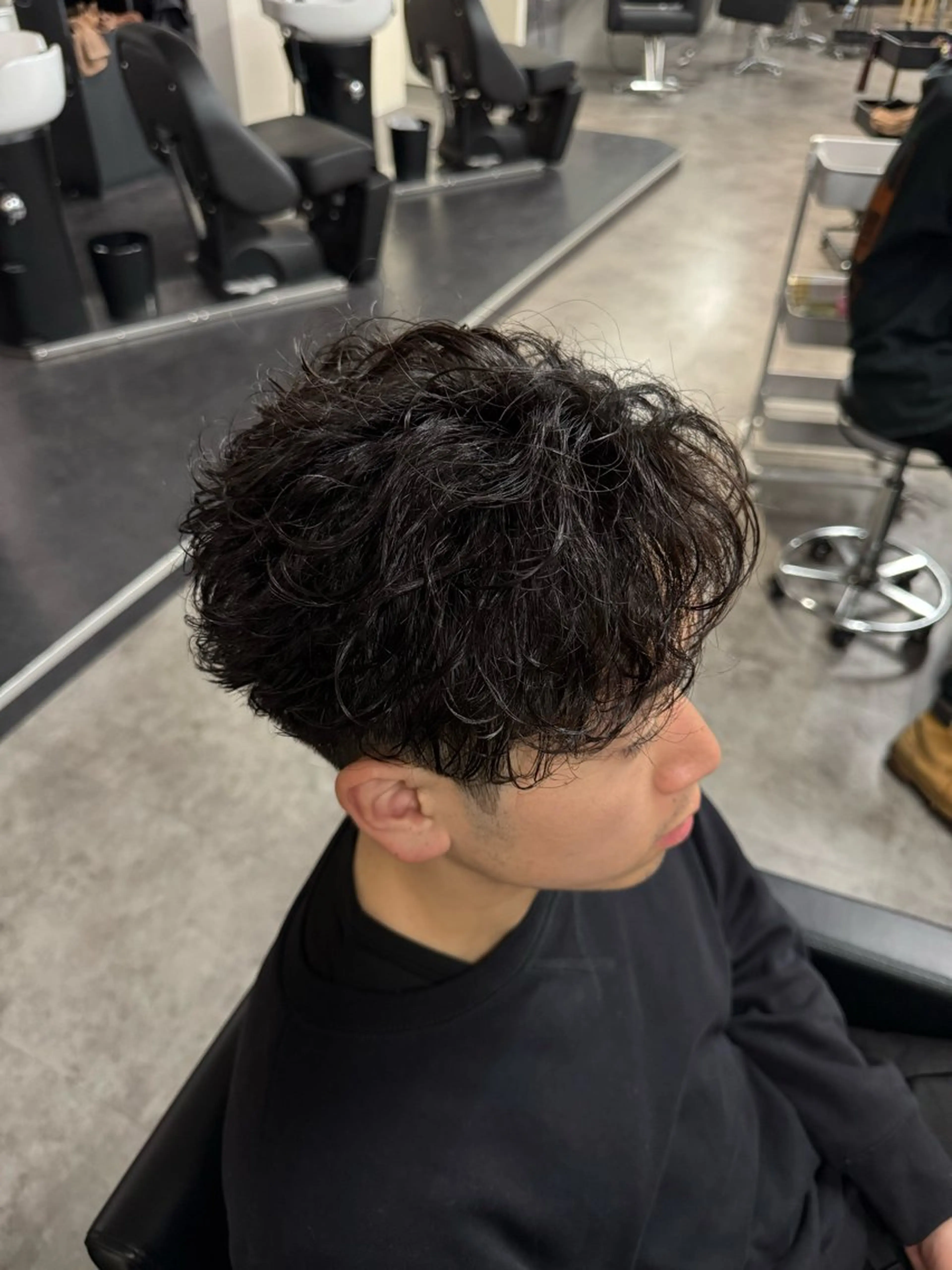 パーマ メンズ センターパート メンズパーマ カット パーマ 立川韓国メンズヘア ニュアンスパーマ安井のヘアスタイル