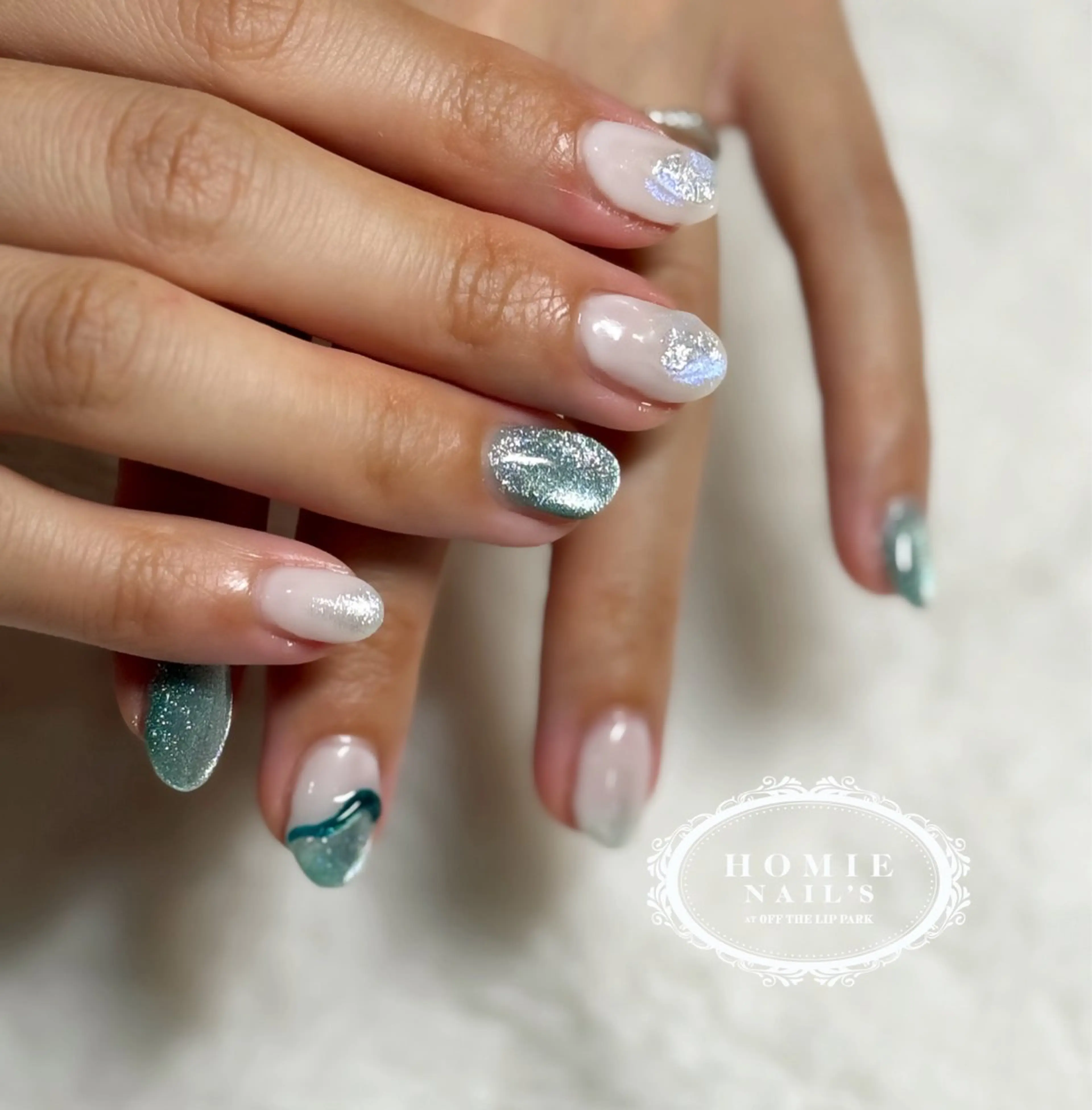 ネイル オーロラネイル グリーン キラキラネイル マグネットネイル オフザリップパーク Asamiのネイルデザイン