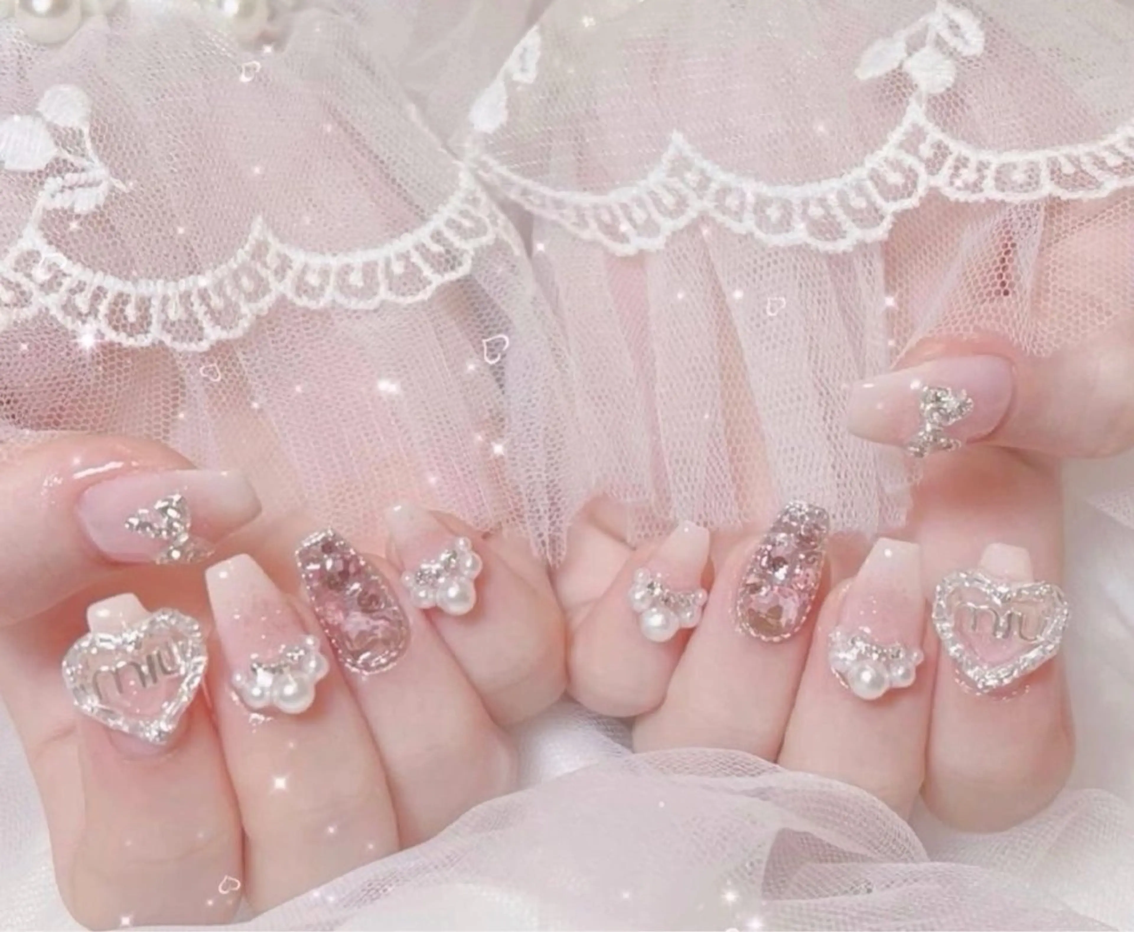 ネイル マグネットネイル ピンク ネイルチップ 冬ネイル クリスマス ハンドネイル Lee Nailsのネイルデザイン